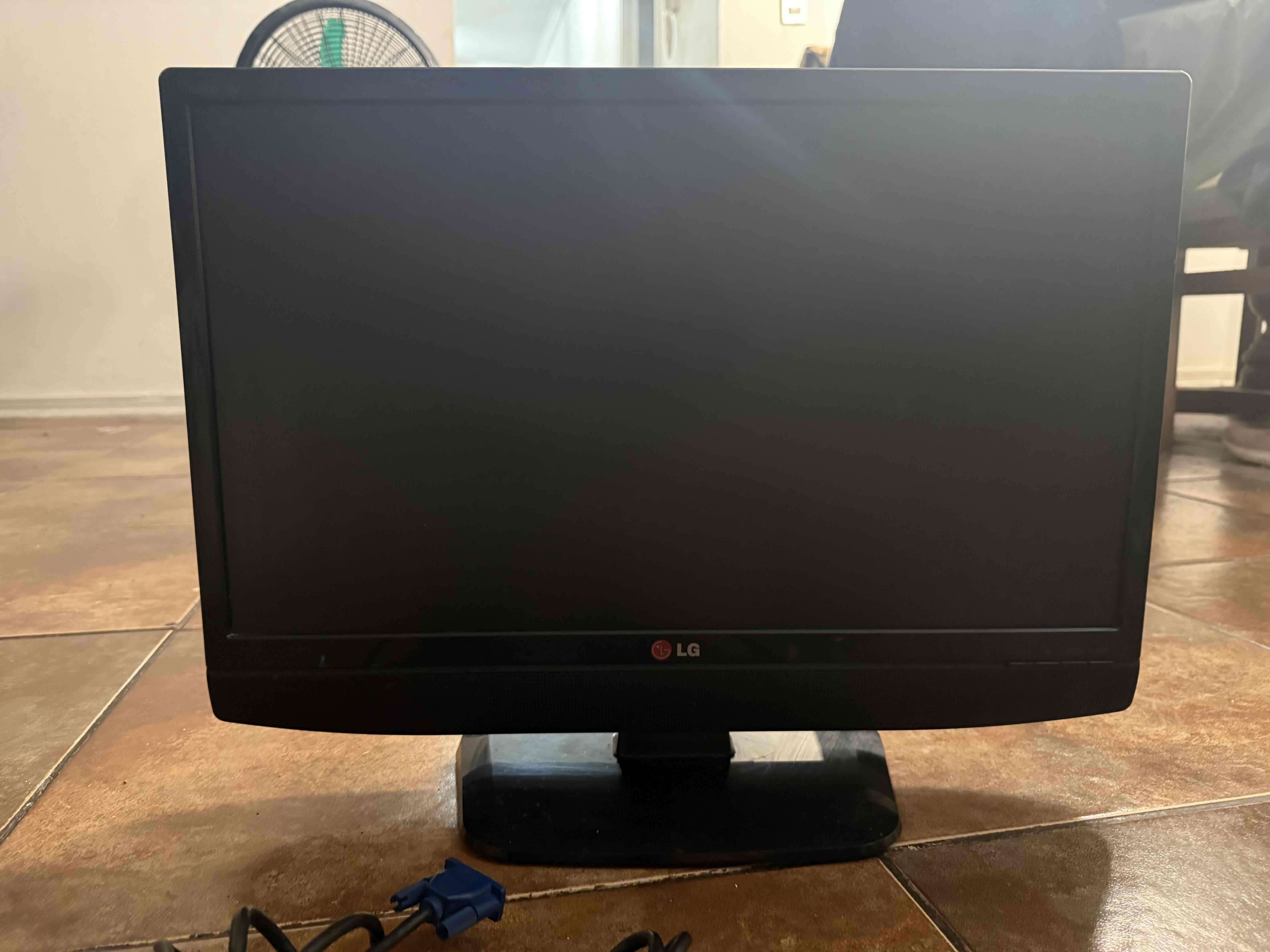 Monitor y TV  LG pantalla plana 22 pulgadas - miniatura 2