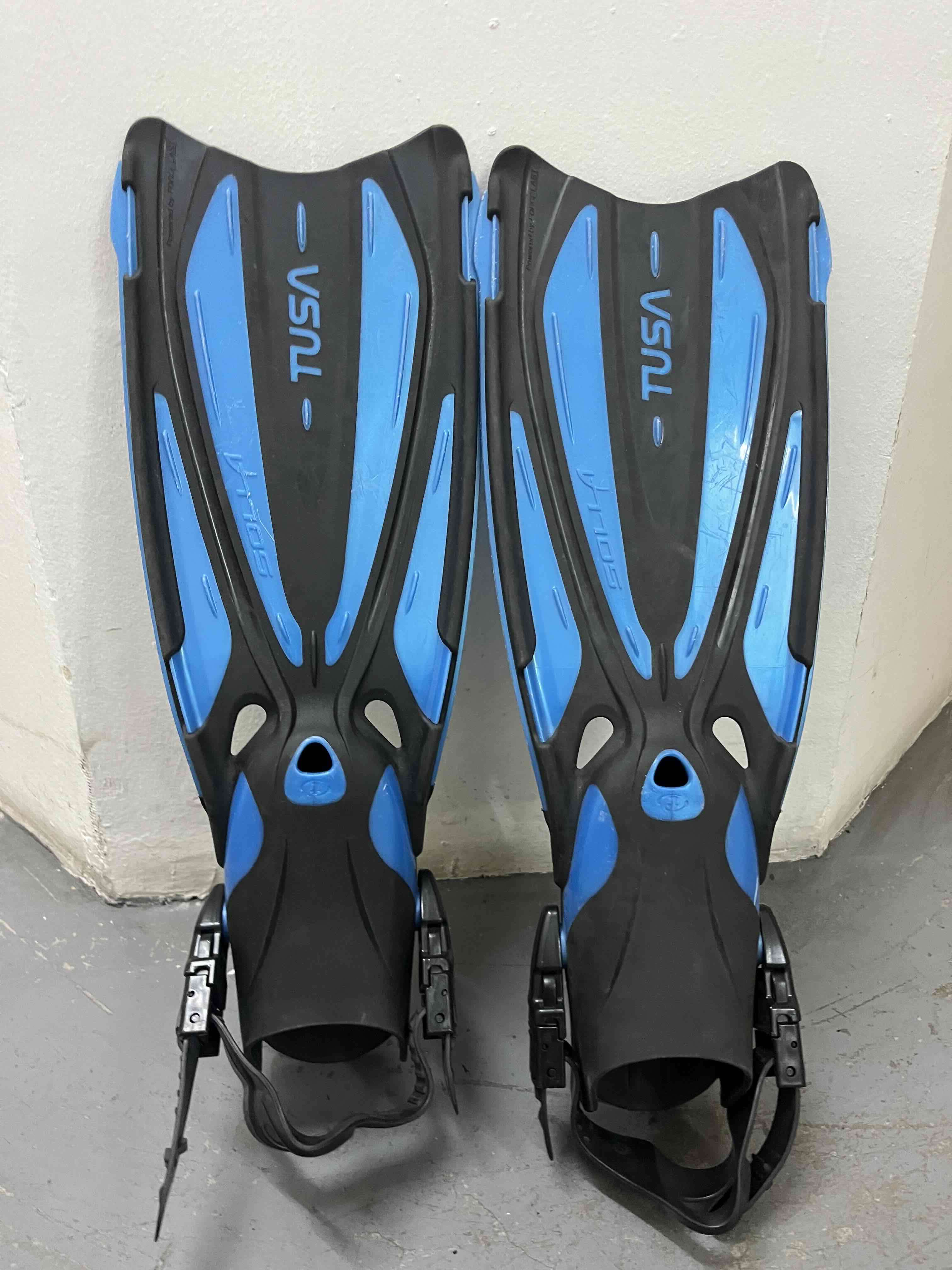 Aletas y botines de buceo TUSA