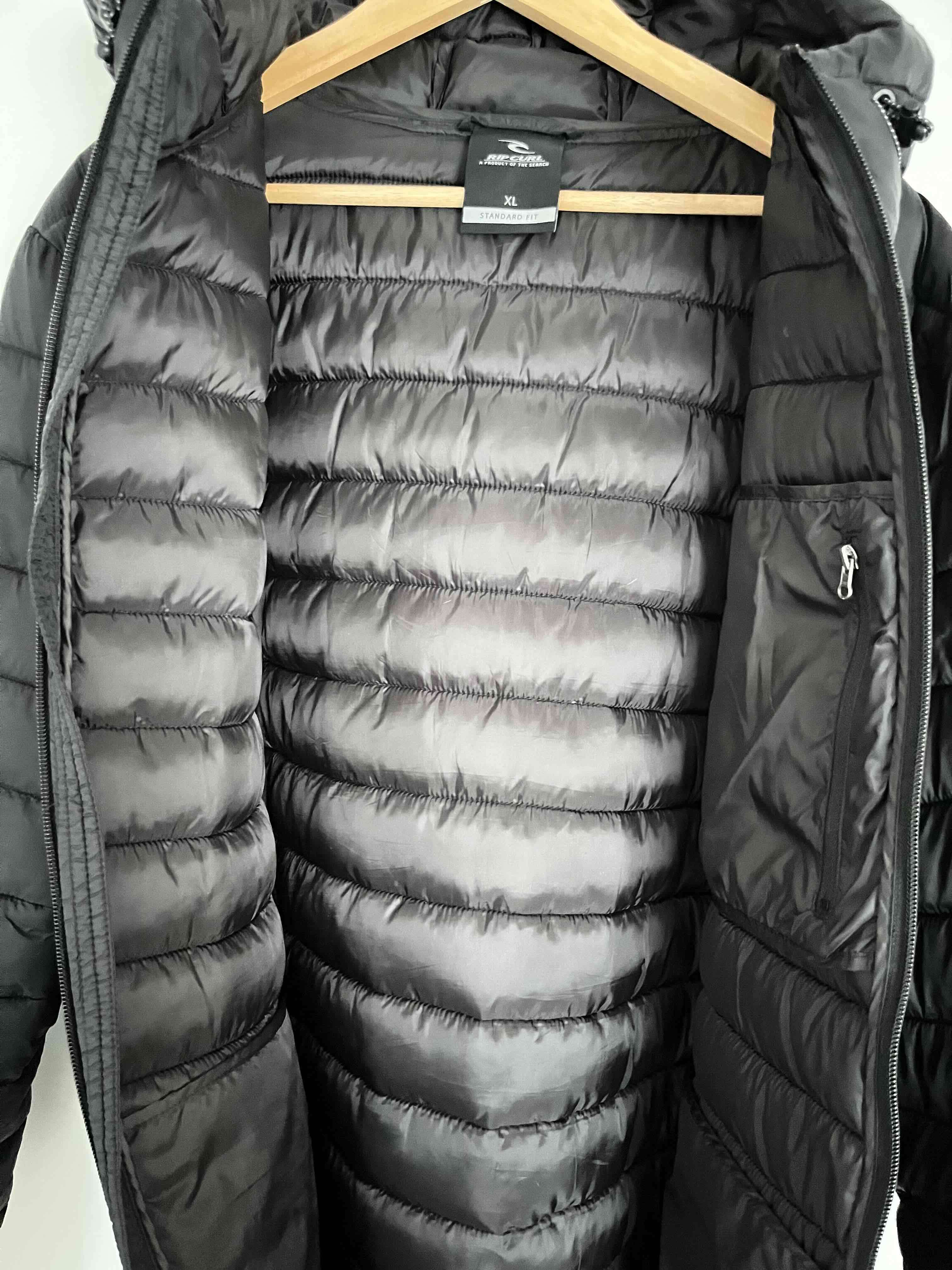 Chaqueta acolchada gris con capucha - miniatura 2