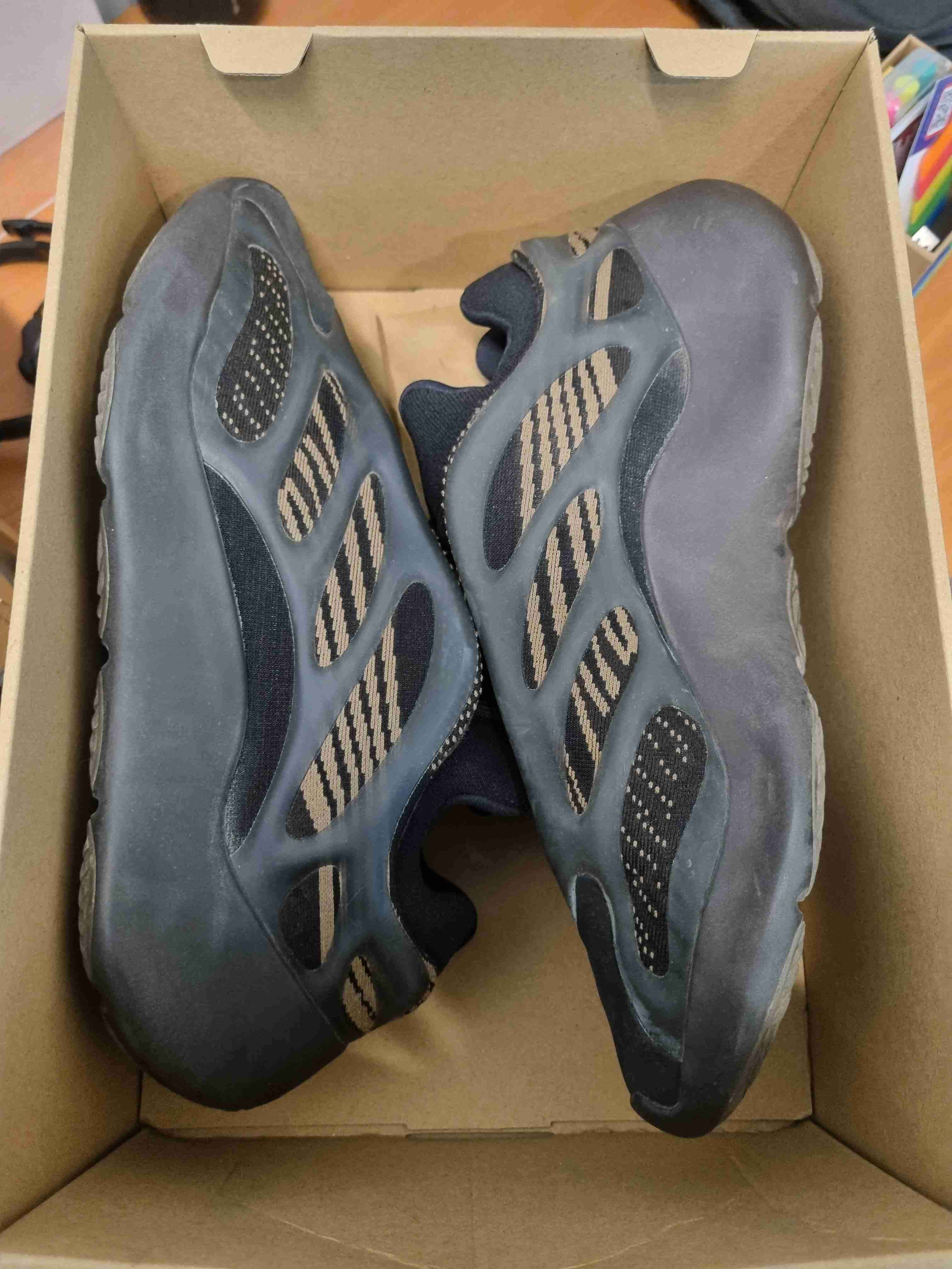 Zapatillas Yeezy 700 V3 - miniatura 3