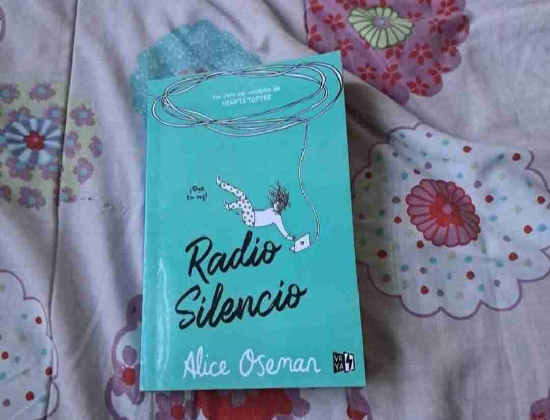 Libro Radio Silencio de Alice Oseman