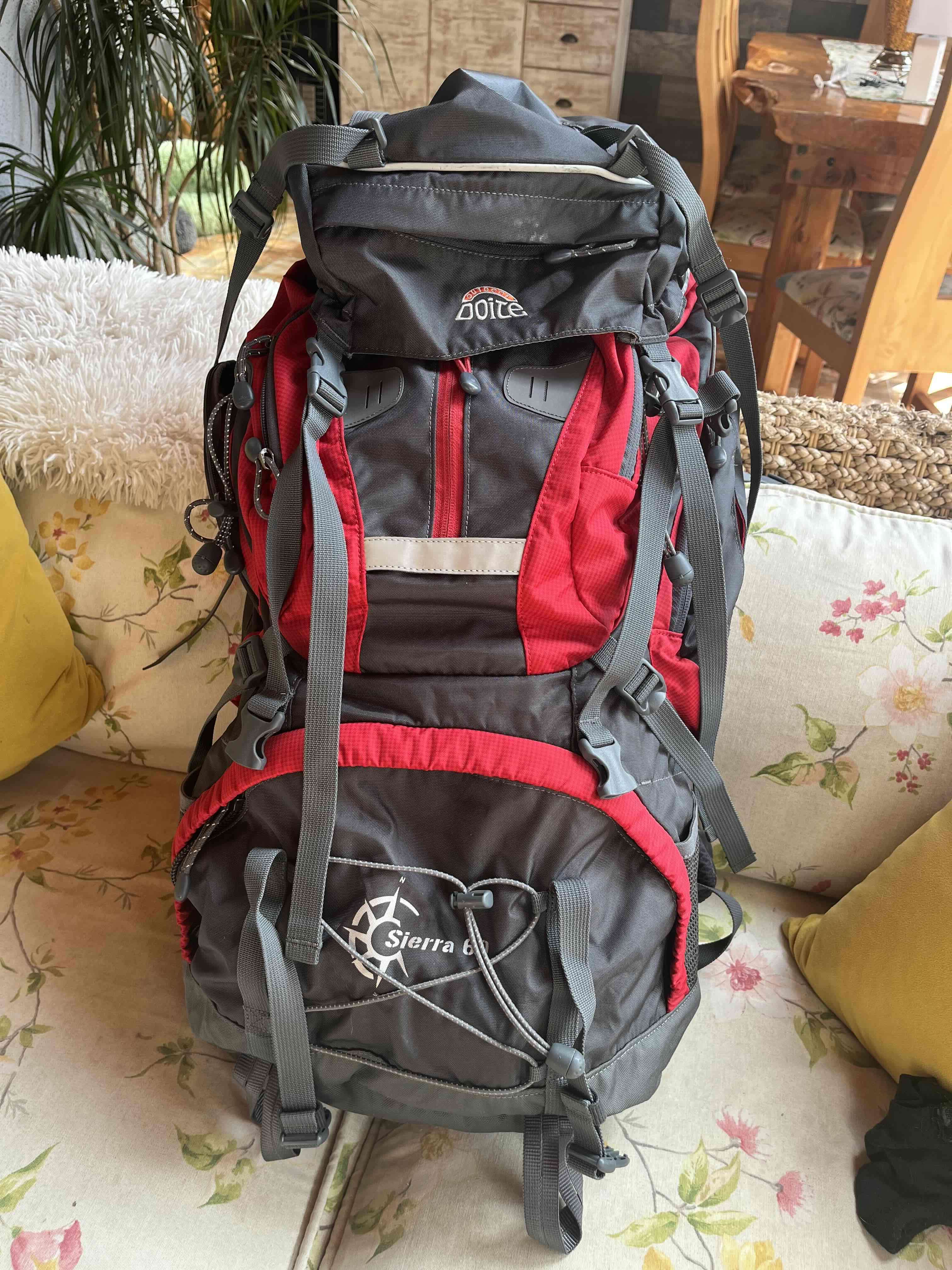 Mochila de senderismo Doite roja modelo - miniatura 1