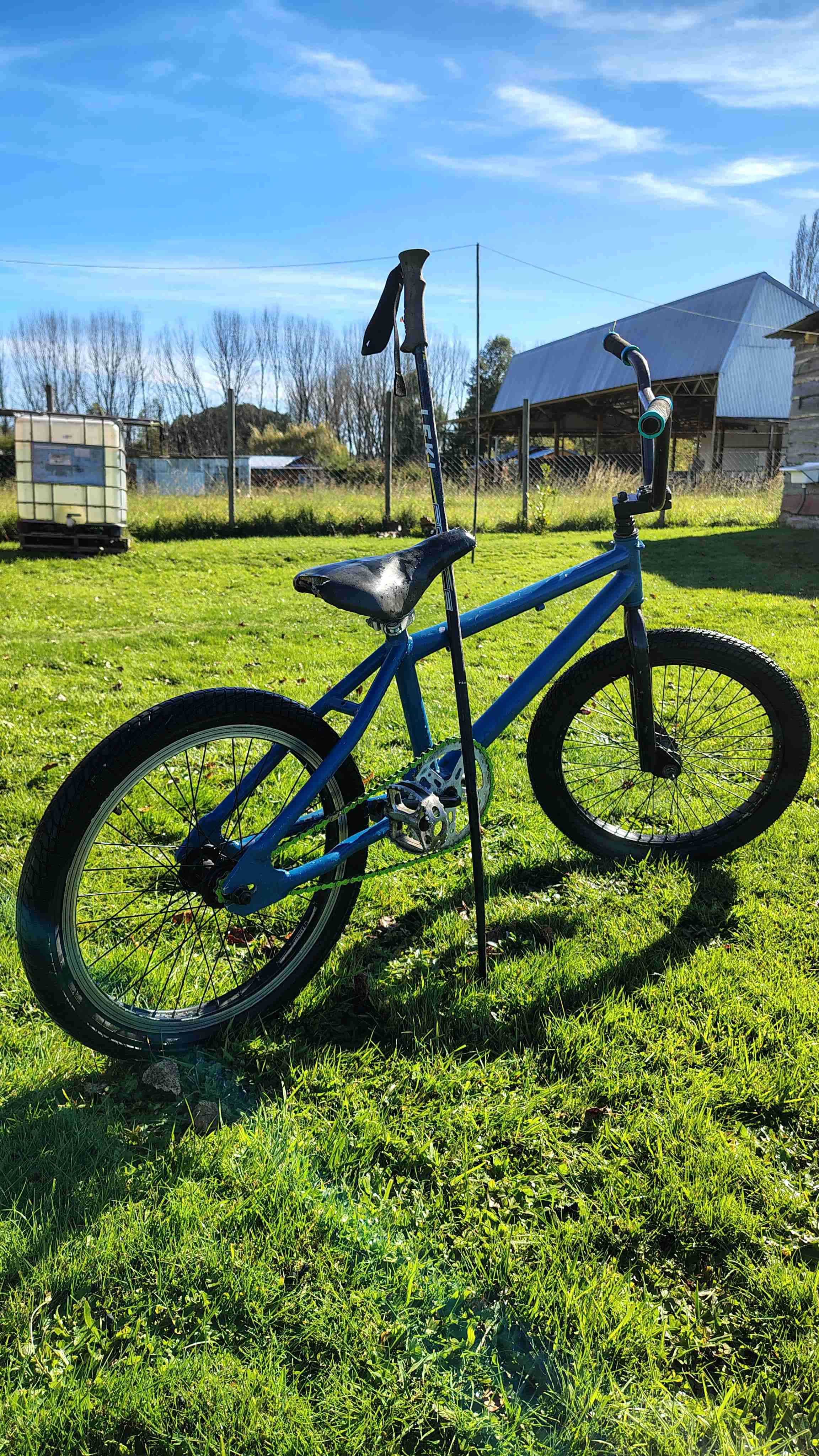 Bicicleta BMX azul - miniatura 2