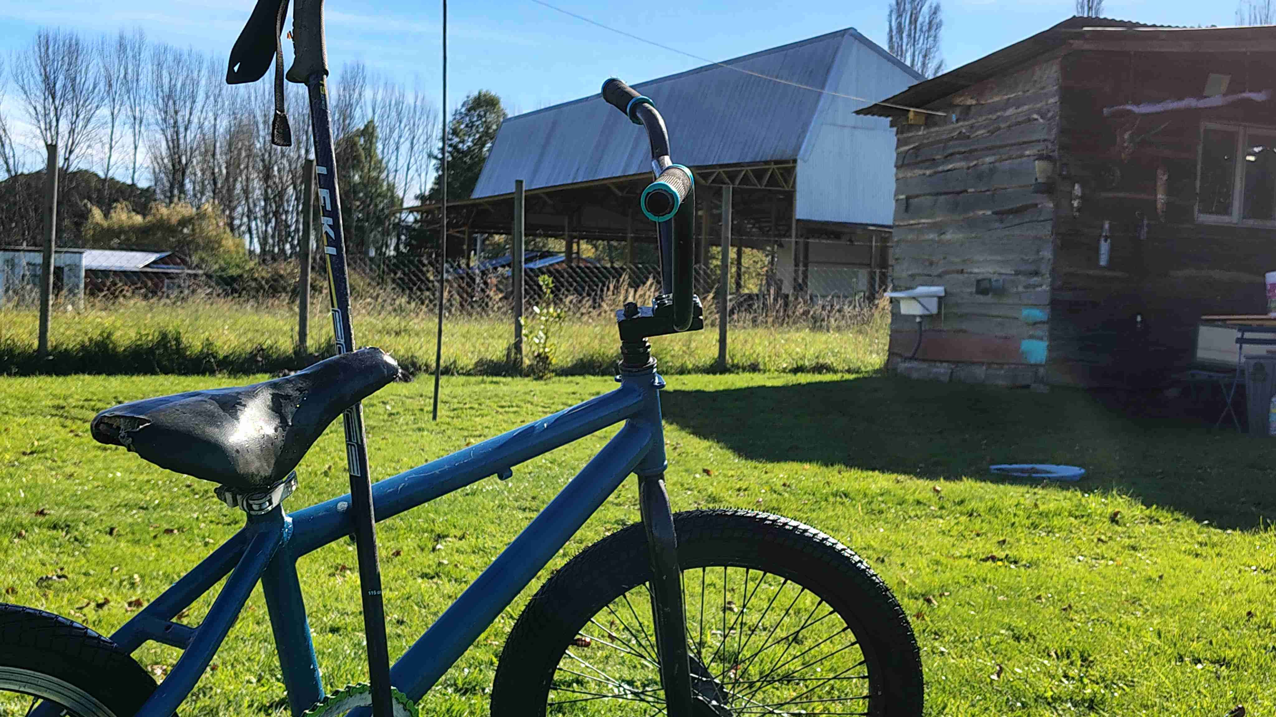 Bicicleta BMX azul - miniatura 3
