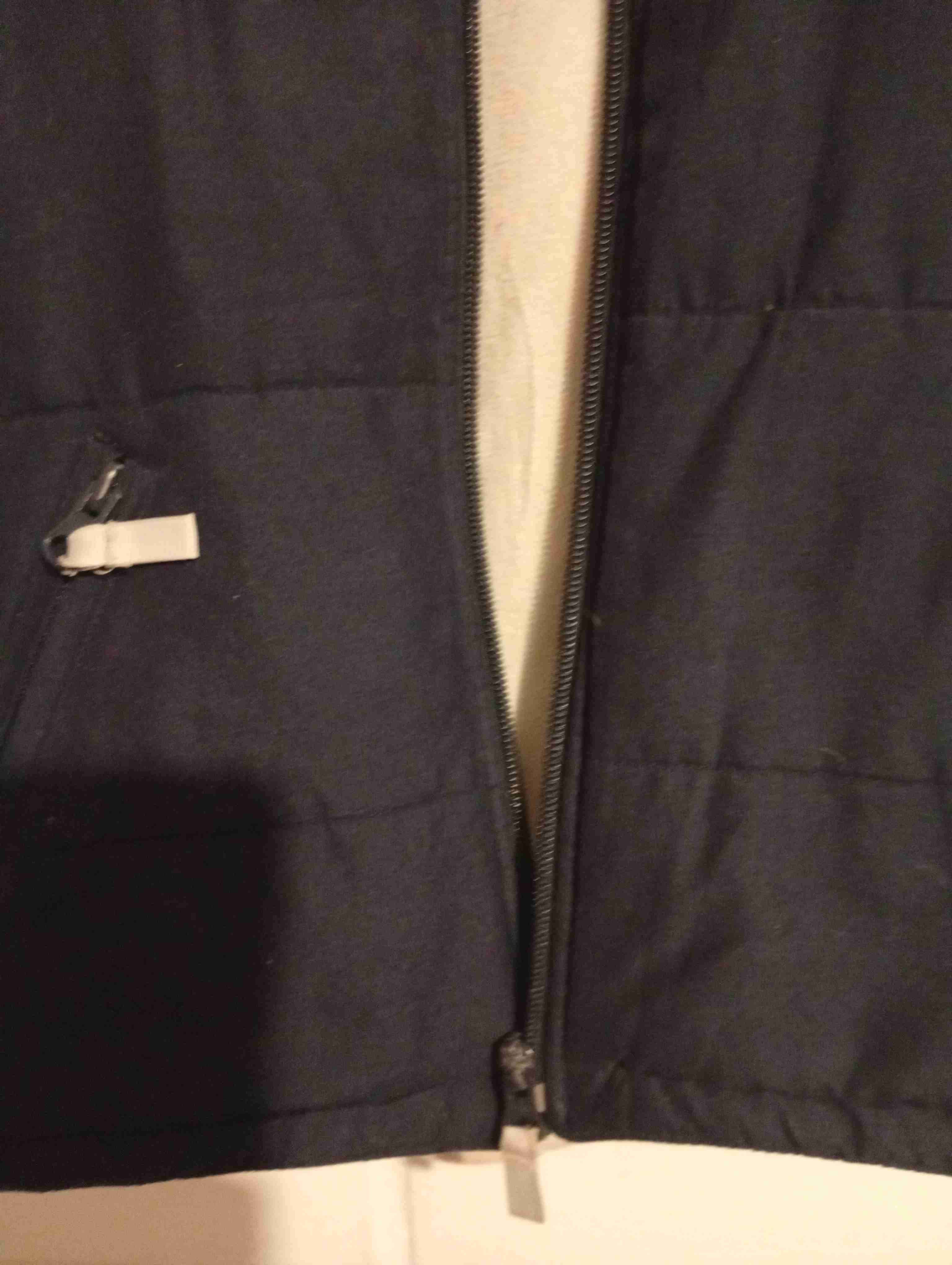 Chaqueta azul con franjas rojas - miniatura 2