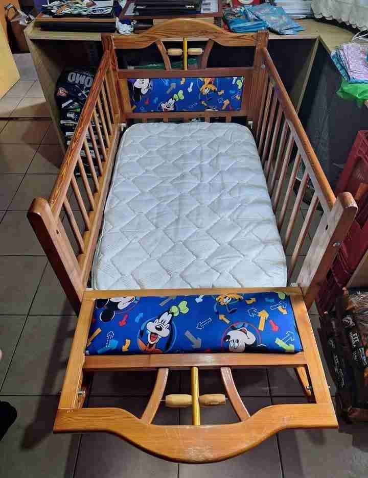 Cuna mecedora de madera para bebé - miniatura 3