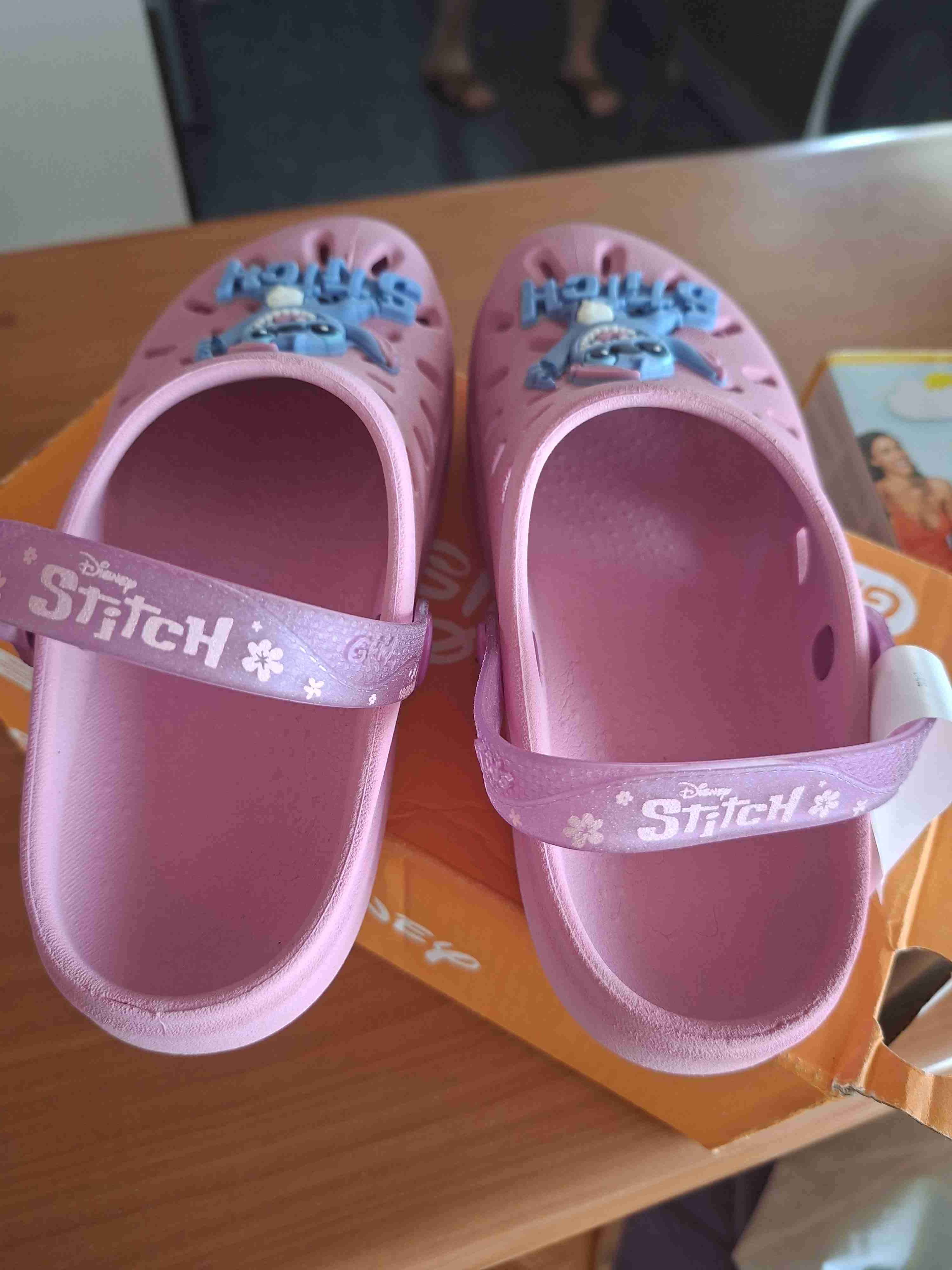 Sandalias crocs Stitch rosadas - miniatura 2