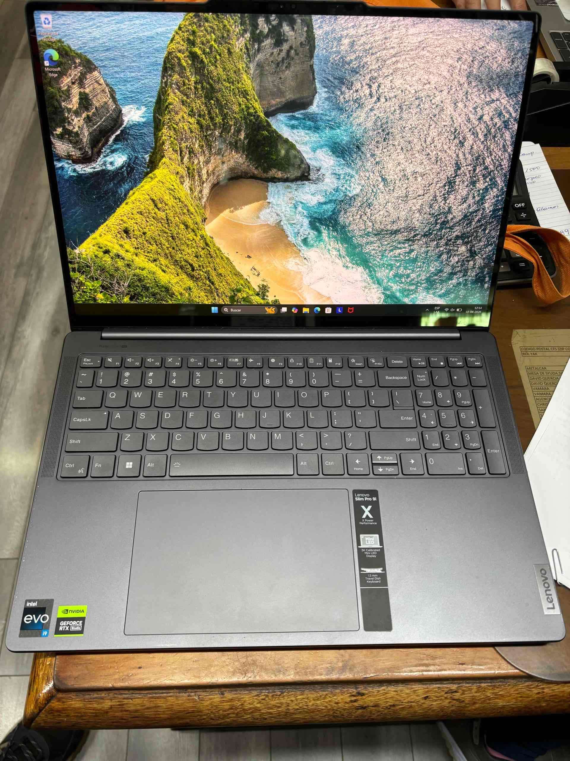 Laptop Lenovo Slim Pro 9 - miniatura 1