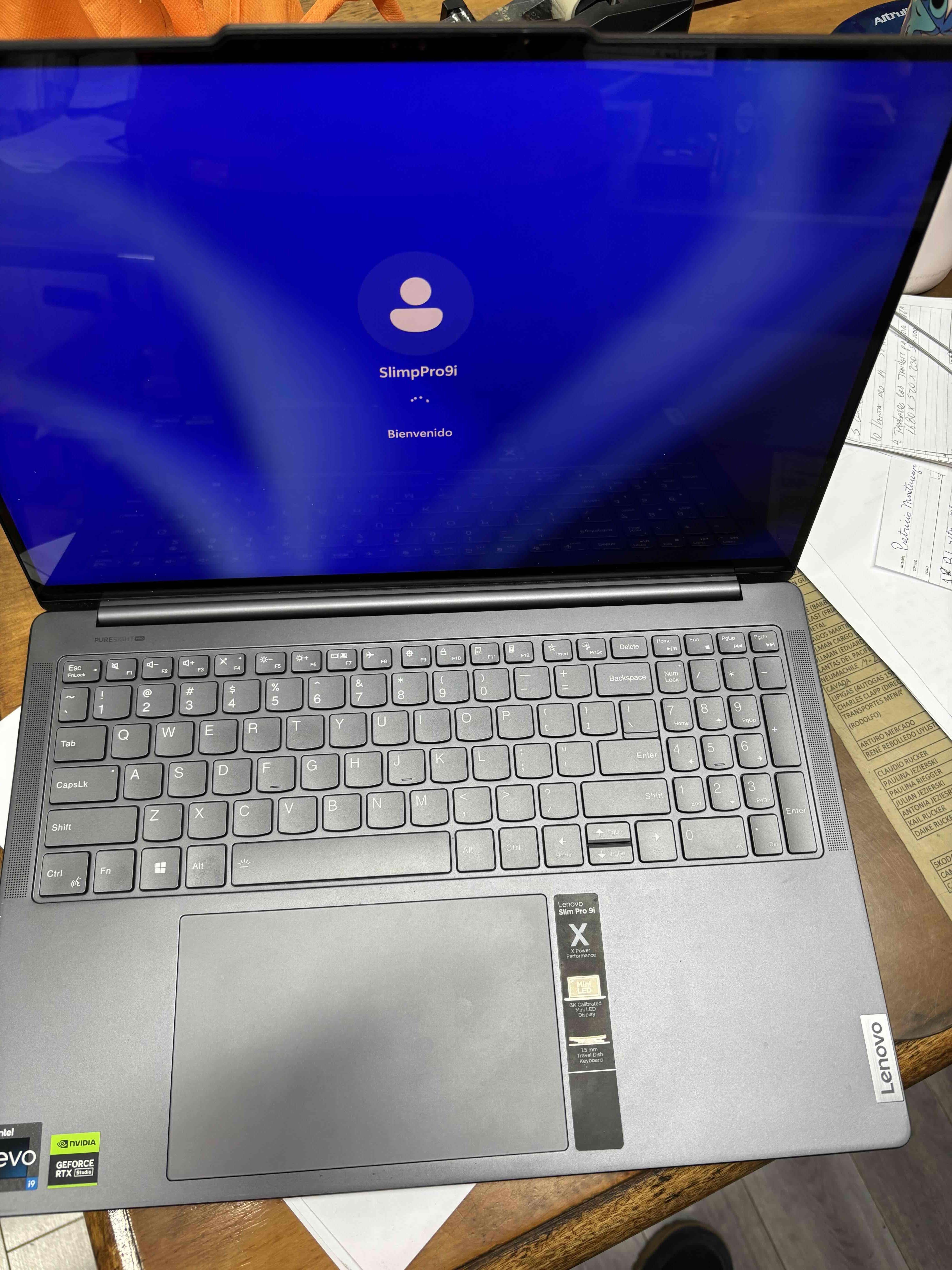 Laptop Lenovo Slim Pro 9 - miniatura 2