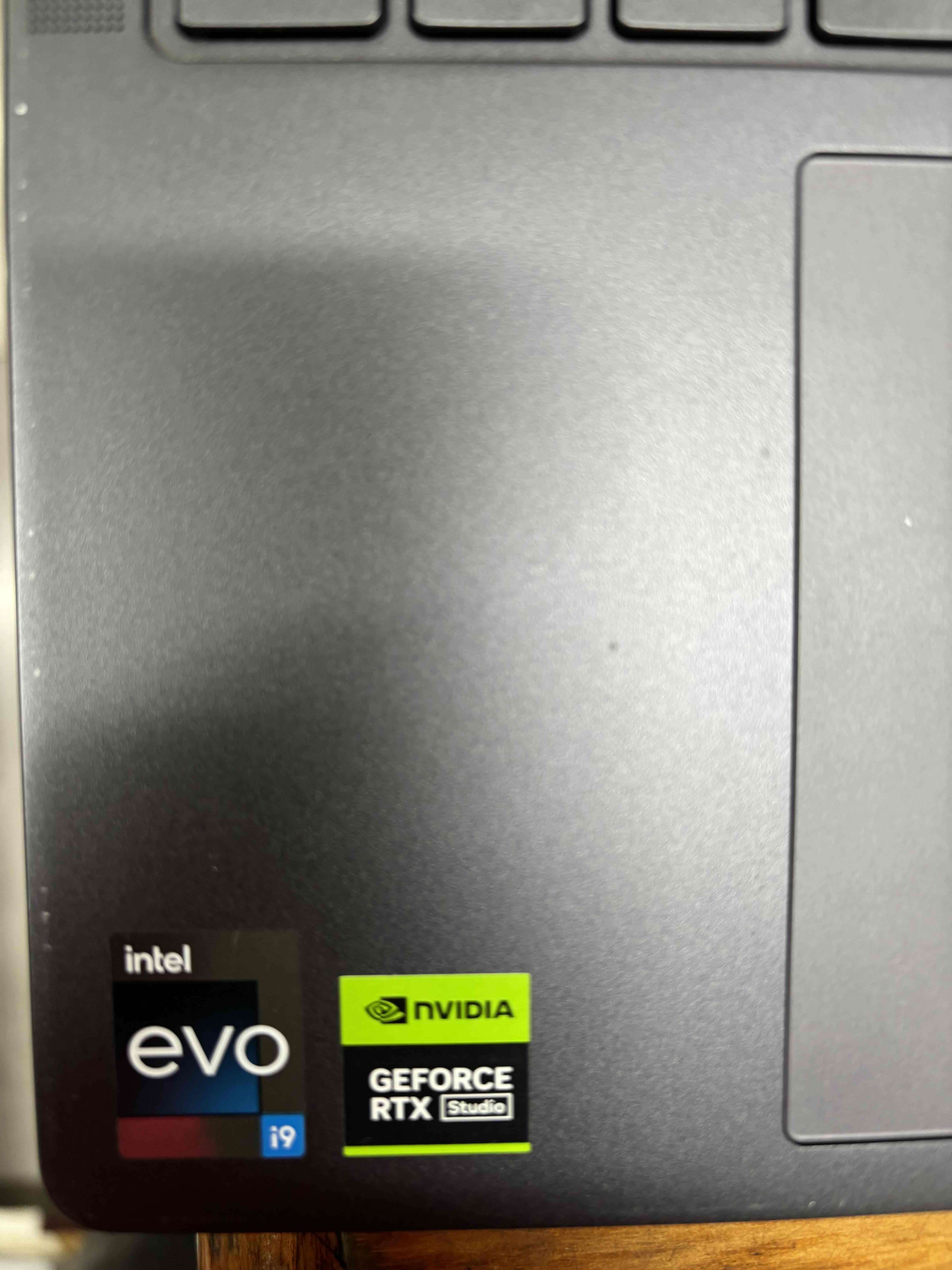 Laptop Lenovo Slim Pro 9 - miniatura 5