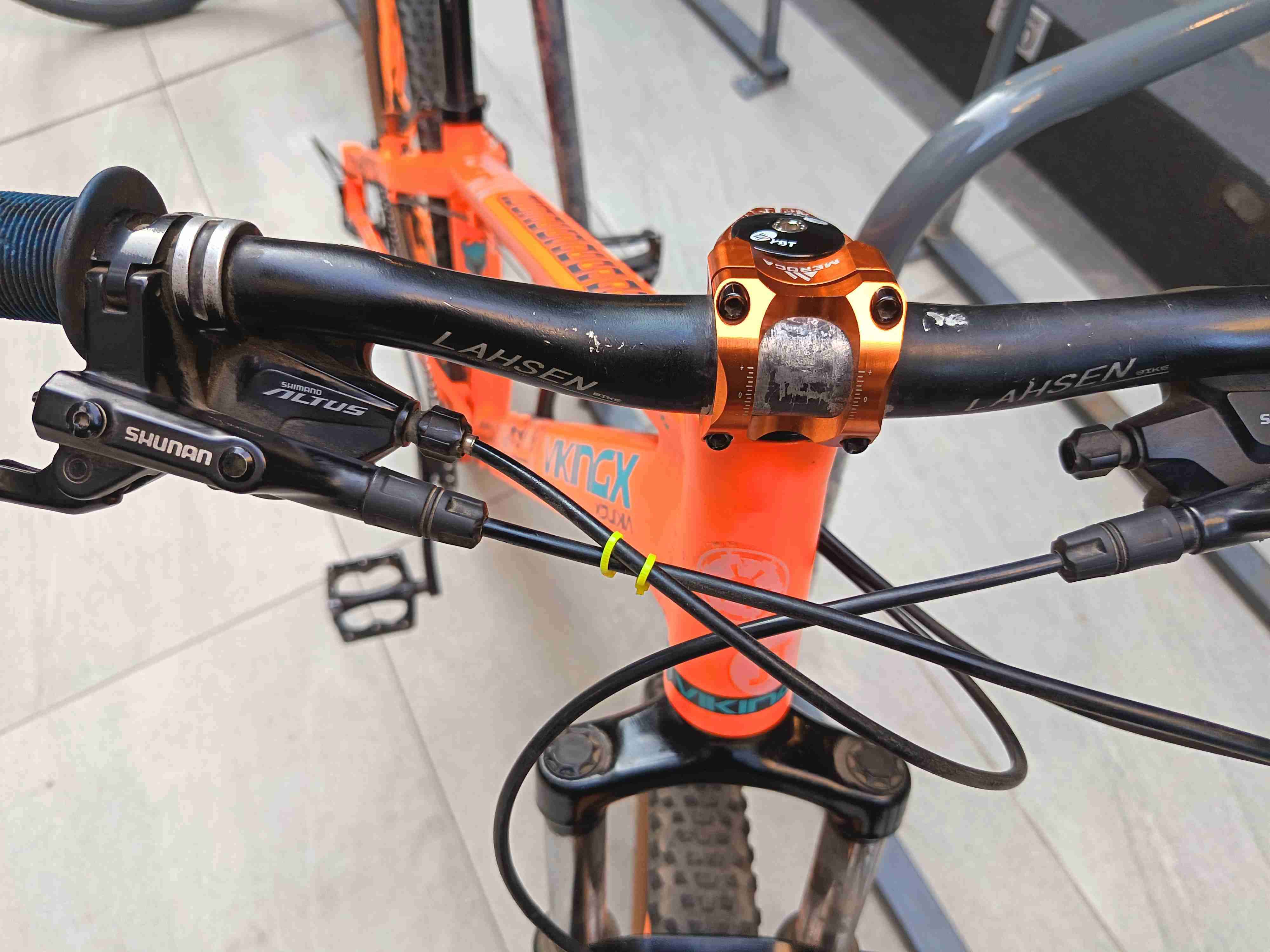 Bicicleta montaña naranja Vikinx - miniatura 4