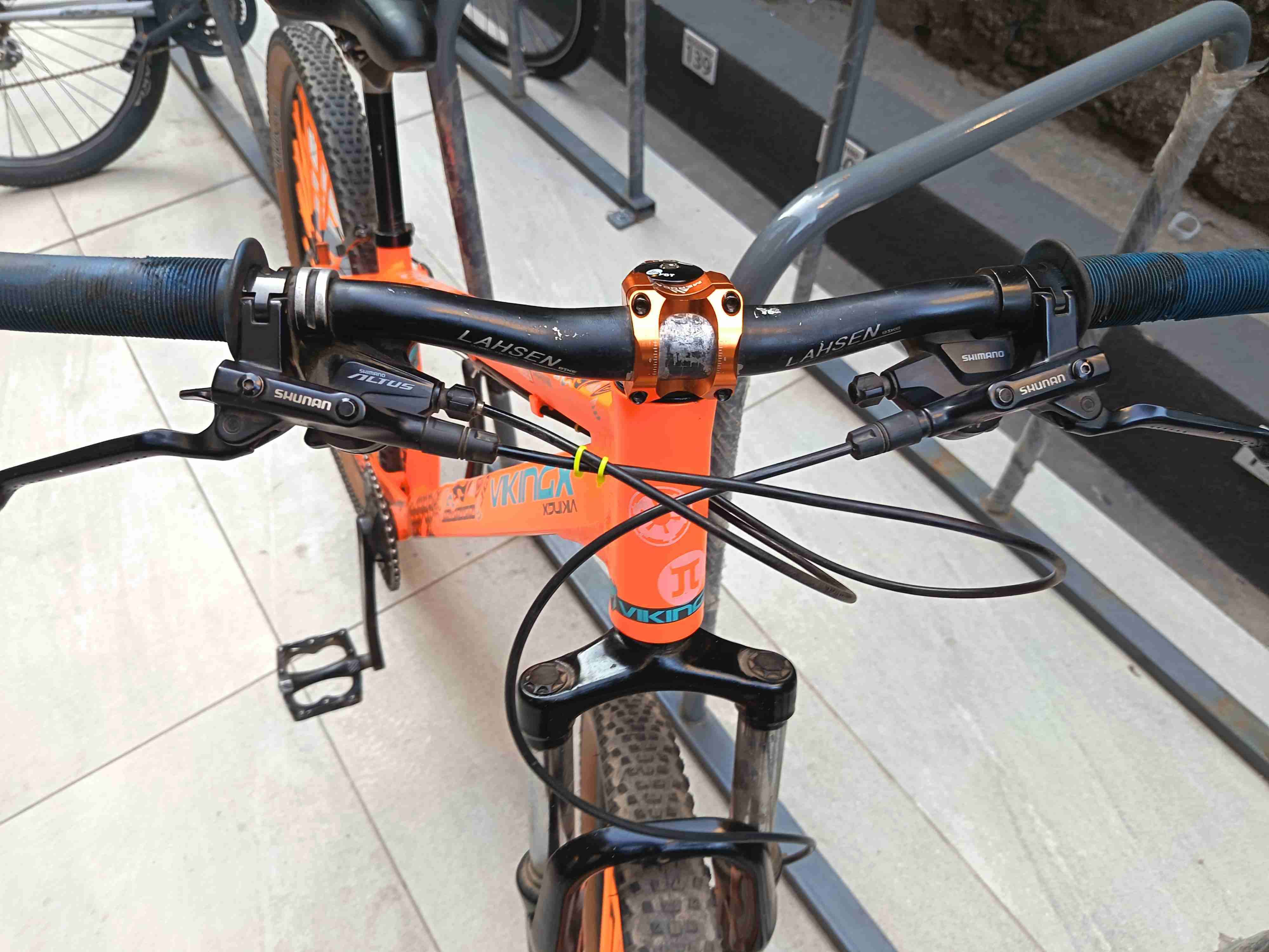 Bicicleta montaña naranja Vikinx - miniatura 5