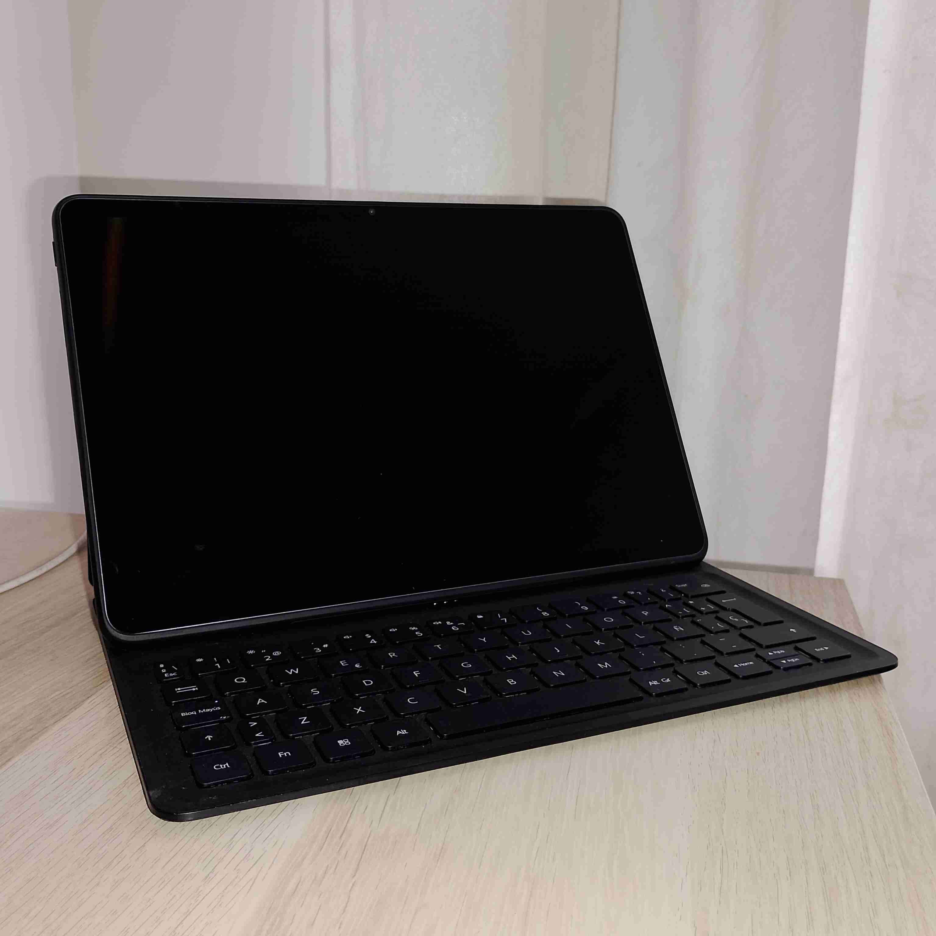 Tablet con teclado desmontable - miniatura 1
