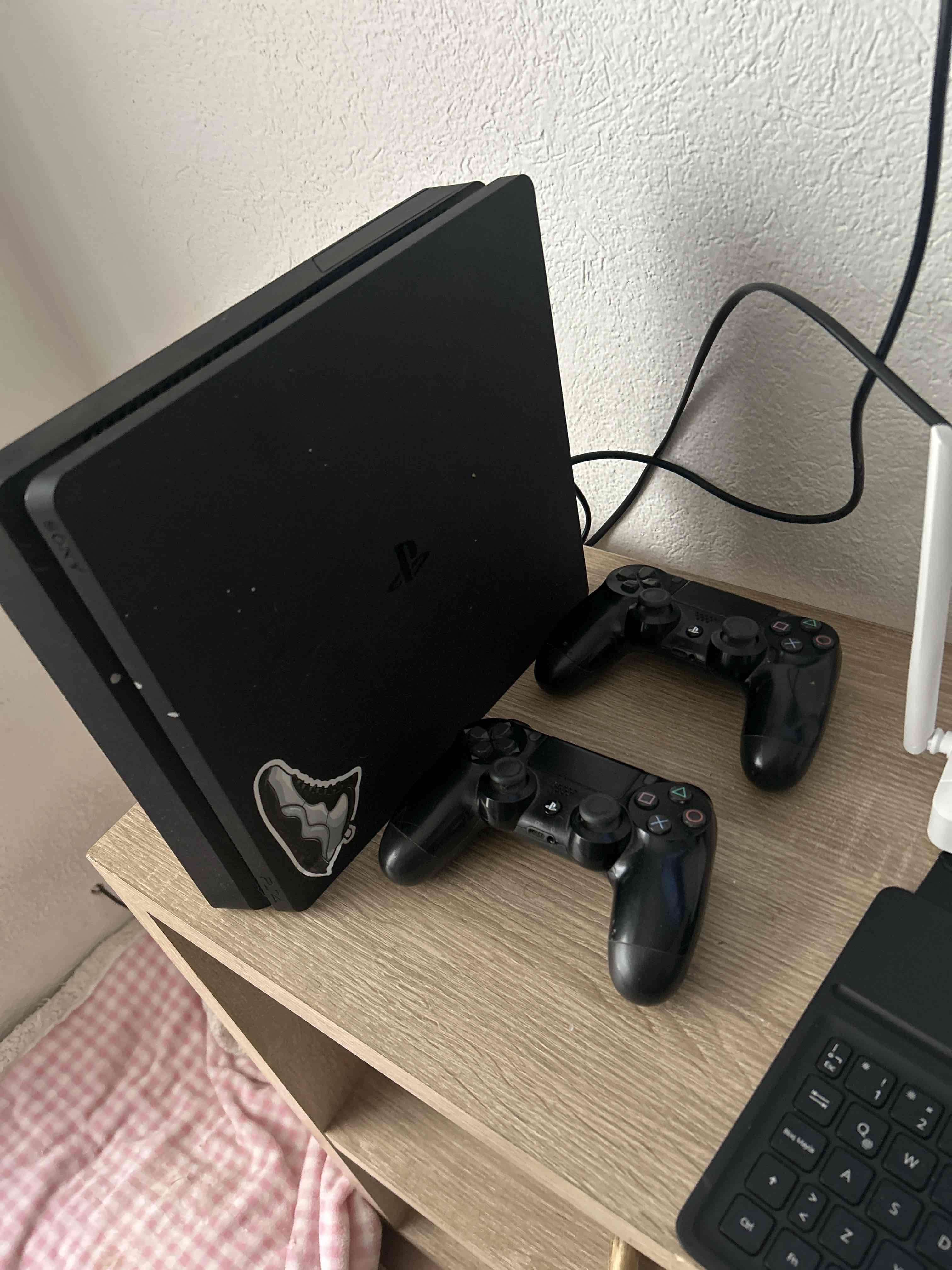 Consola Sony PlayStation 4 - miniatura 2