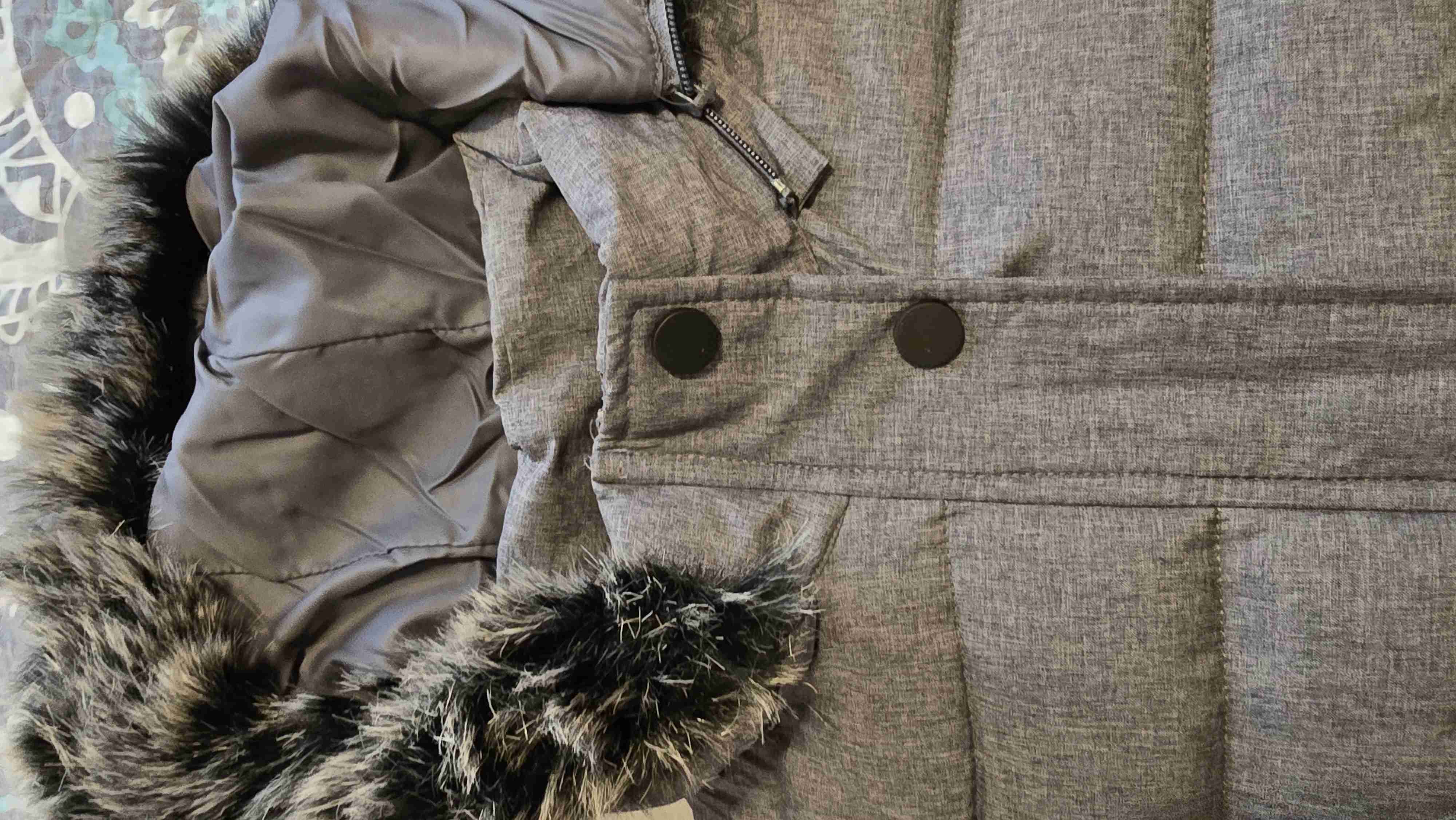 Parka gris con capucha peluda - miniatura 2