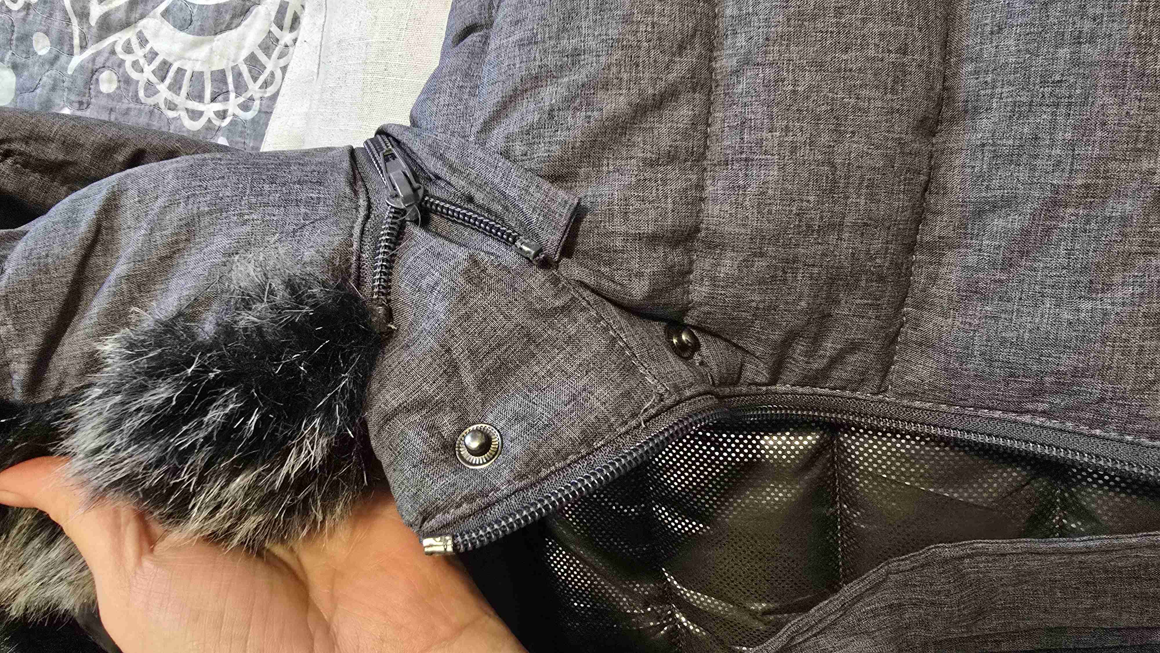 Parka gris con capucha peluda - miniatura 5