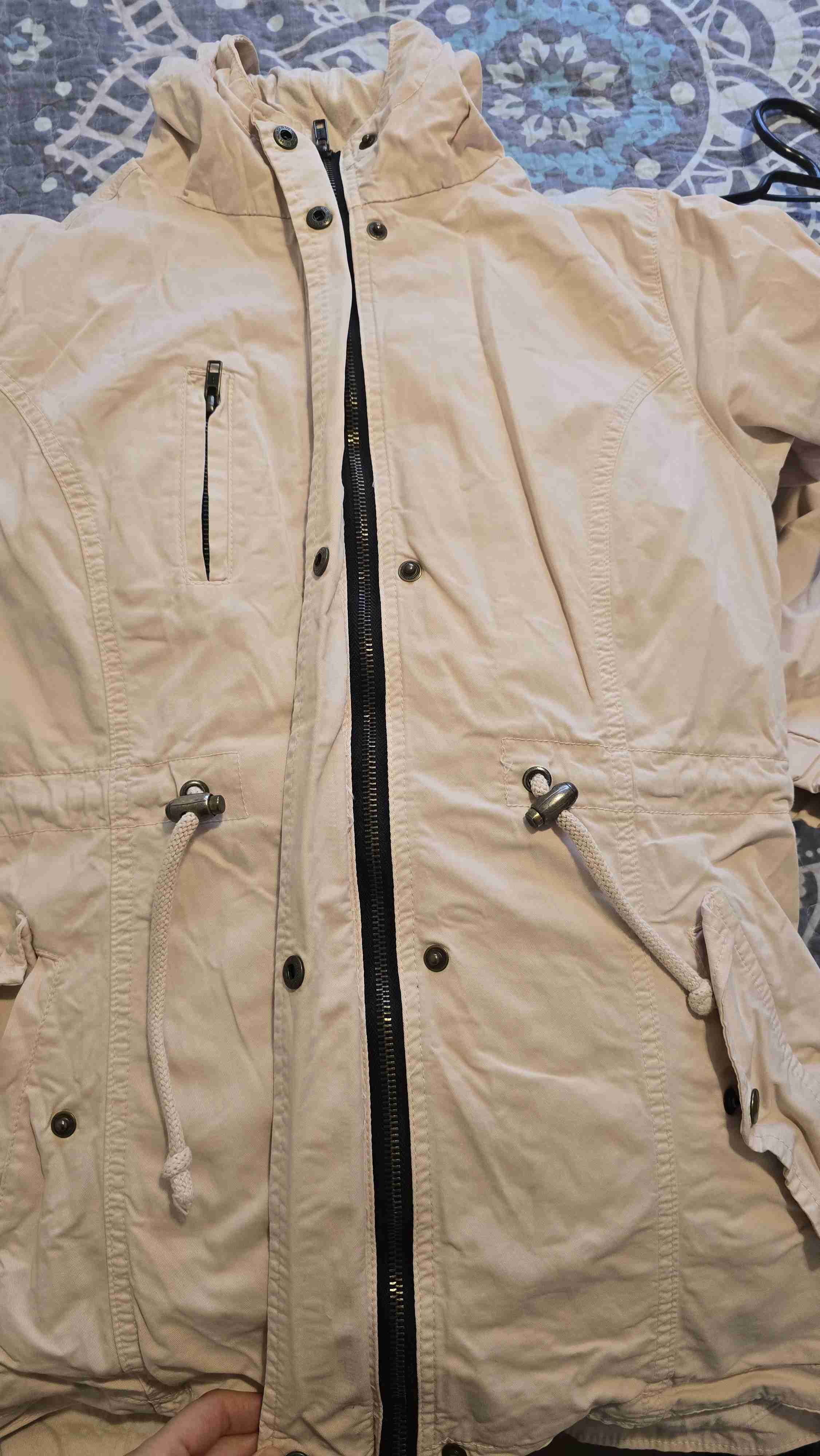 Parka rosa pálido con capucha - miniatura 2