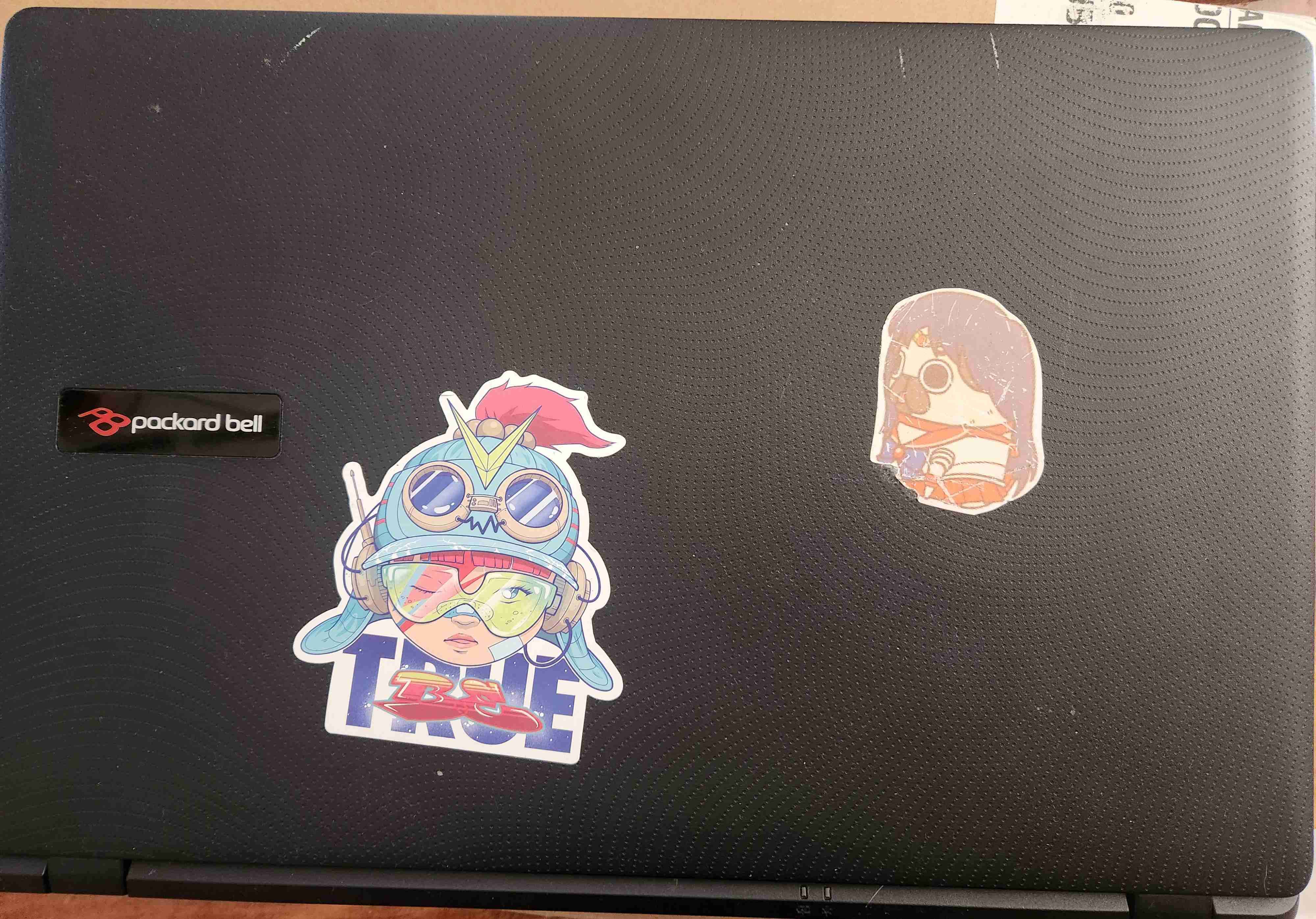 Laptop Packard Bell usado - miniatura 4