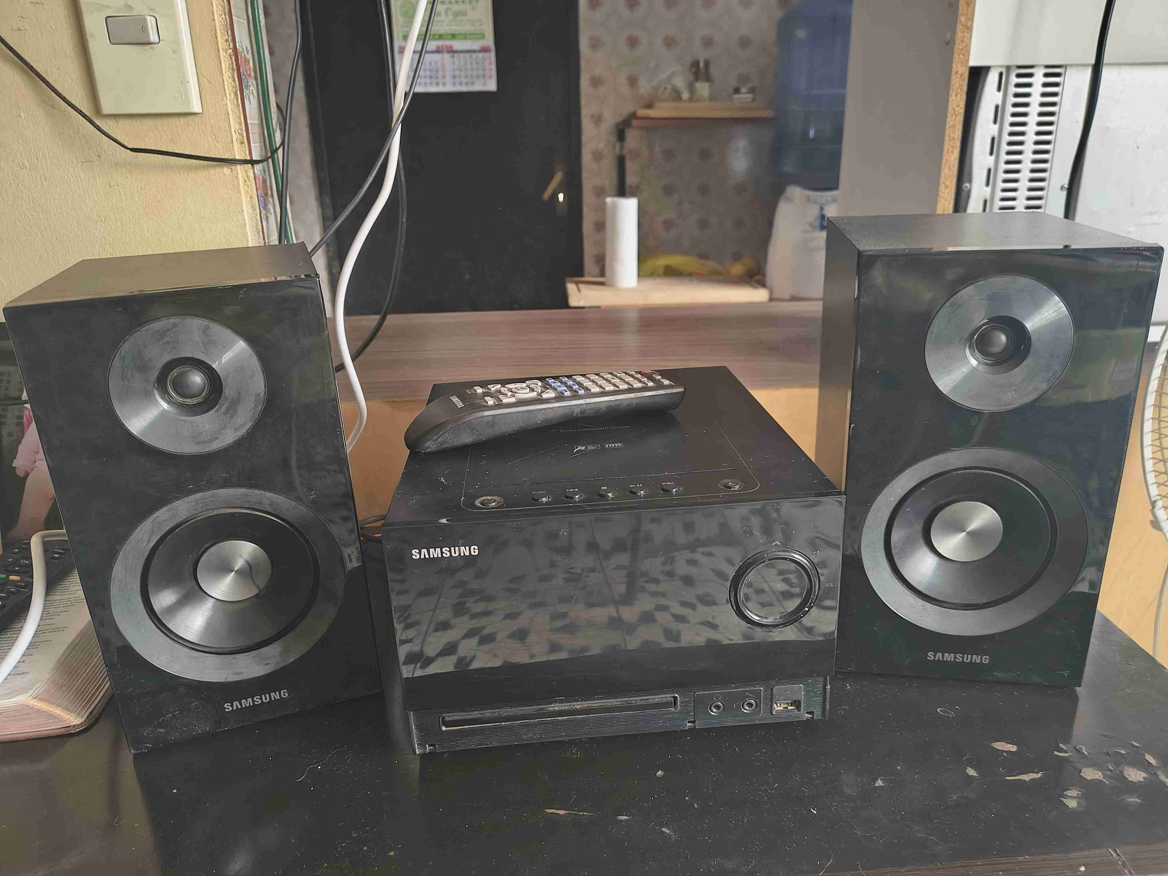 Equipo de sonido Samsung con parlantes