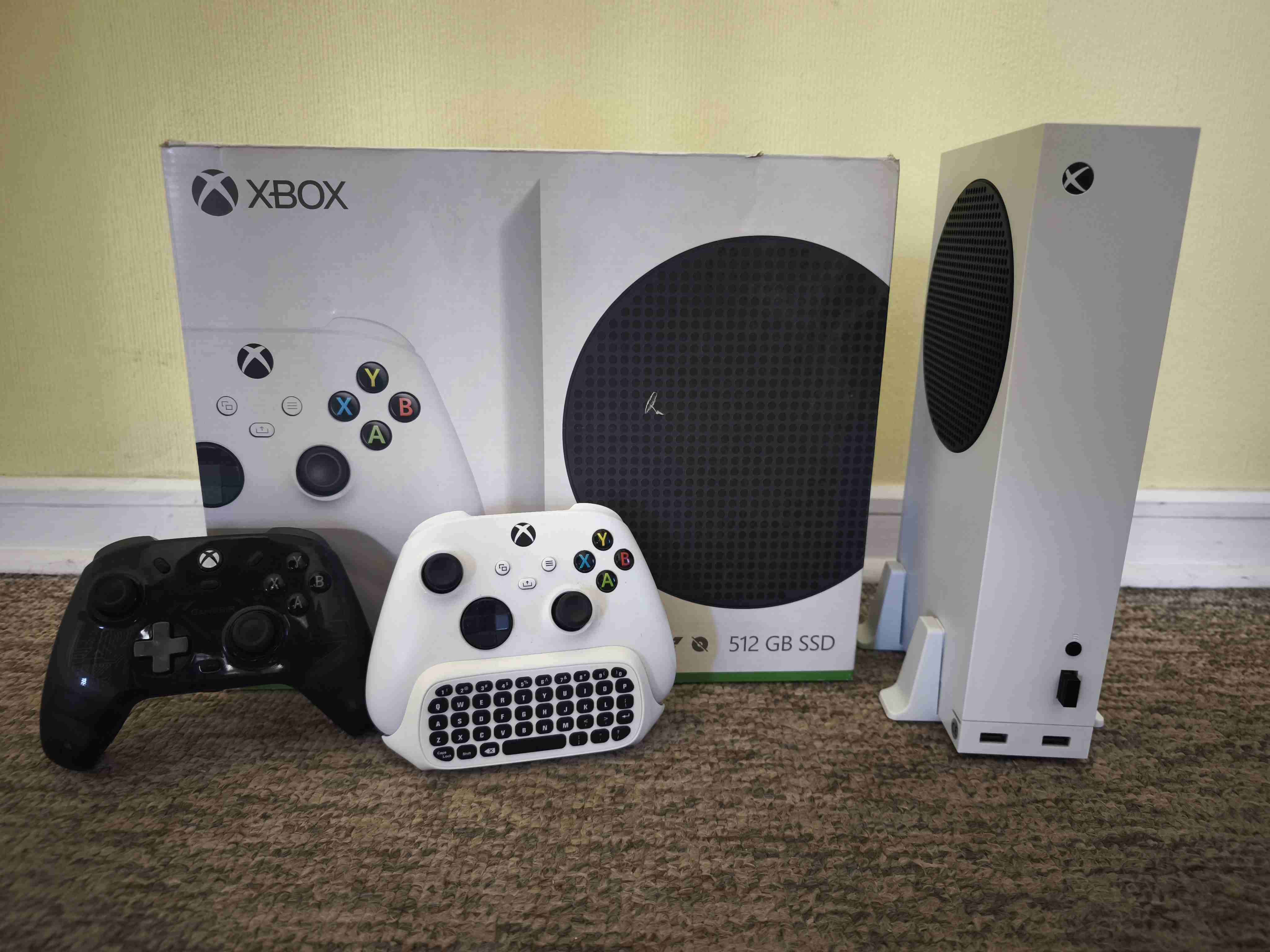Xbox Series S 512GB + Control GameSir + Chatpad - miniatura 1