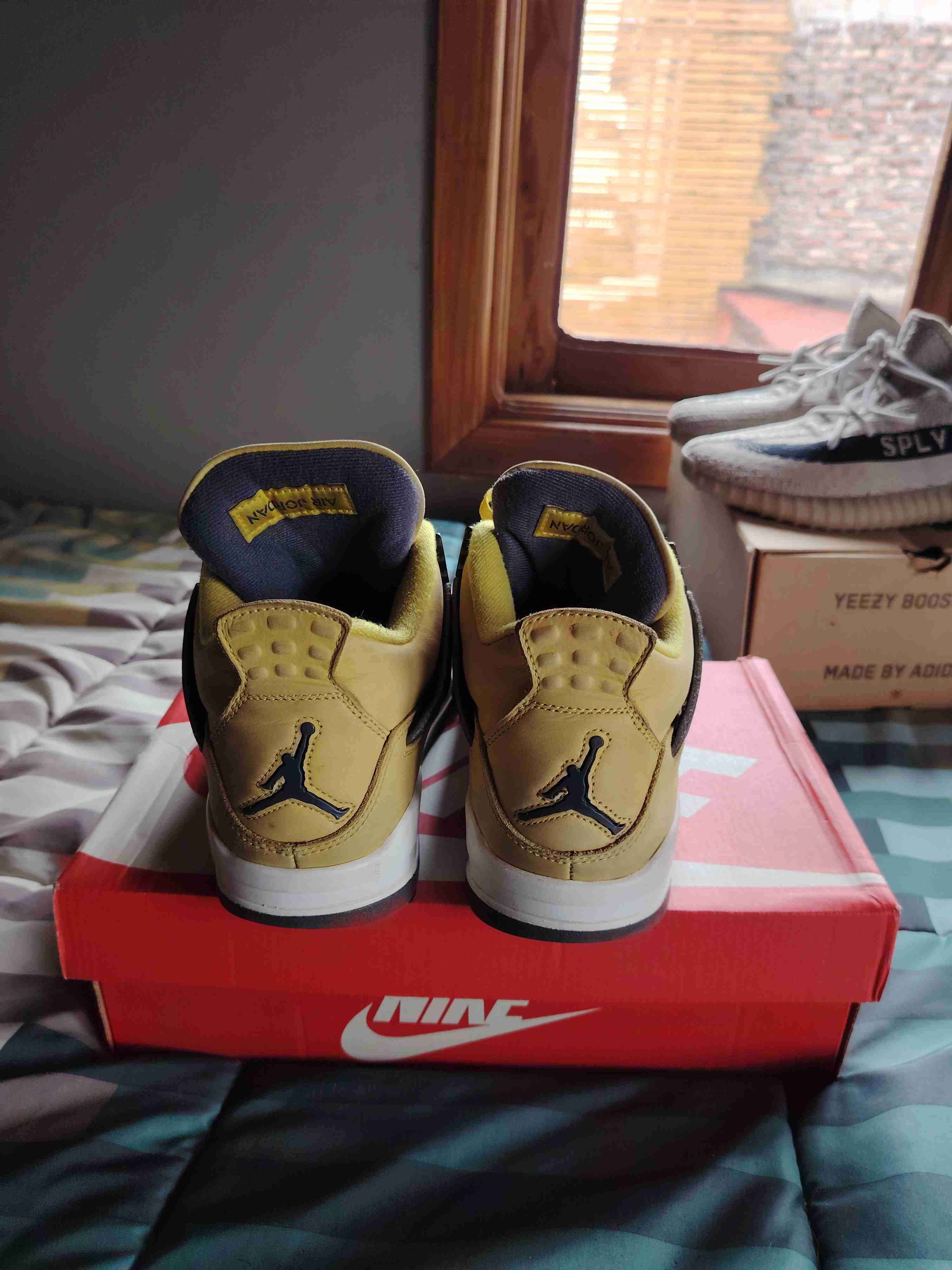 Jordan Retro 4 Lightning - miniatura 5