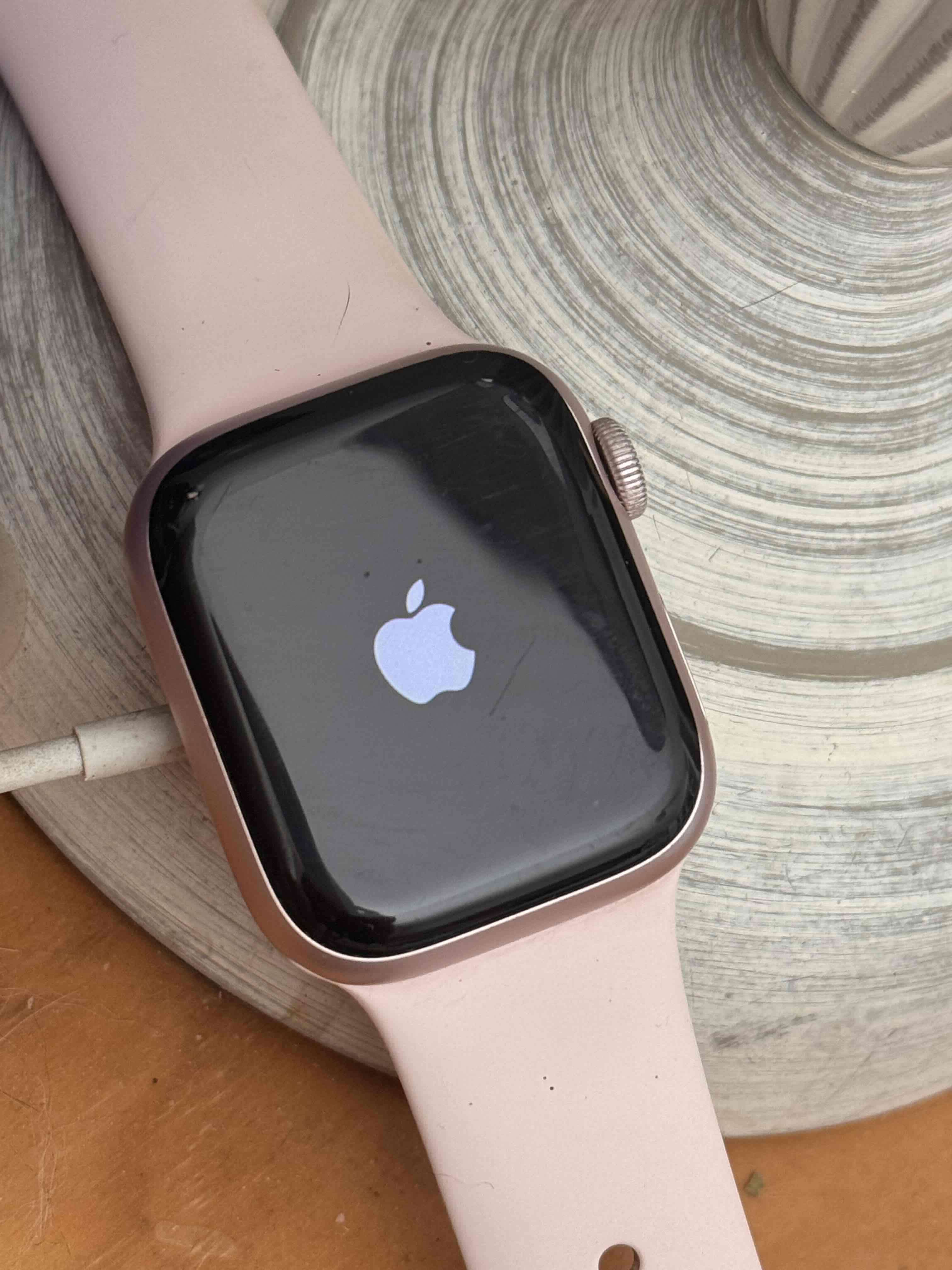 Apple Watch serie 9 RoseGold con caja y accesorios - miniatura 3