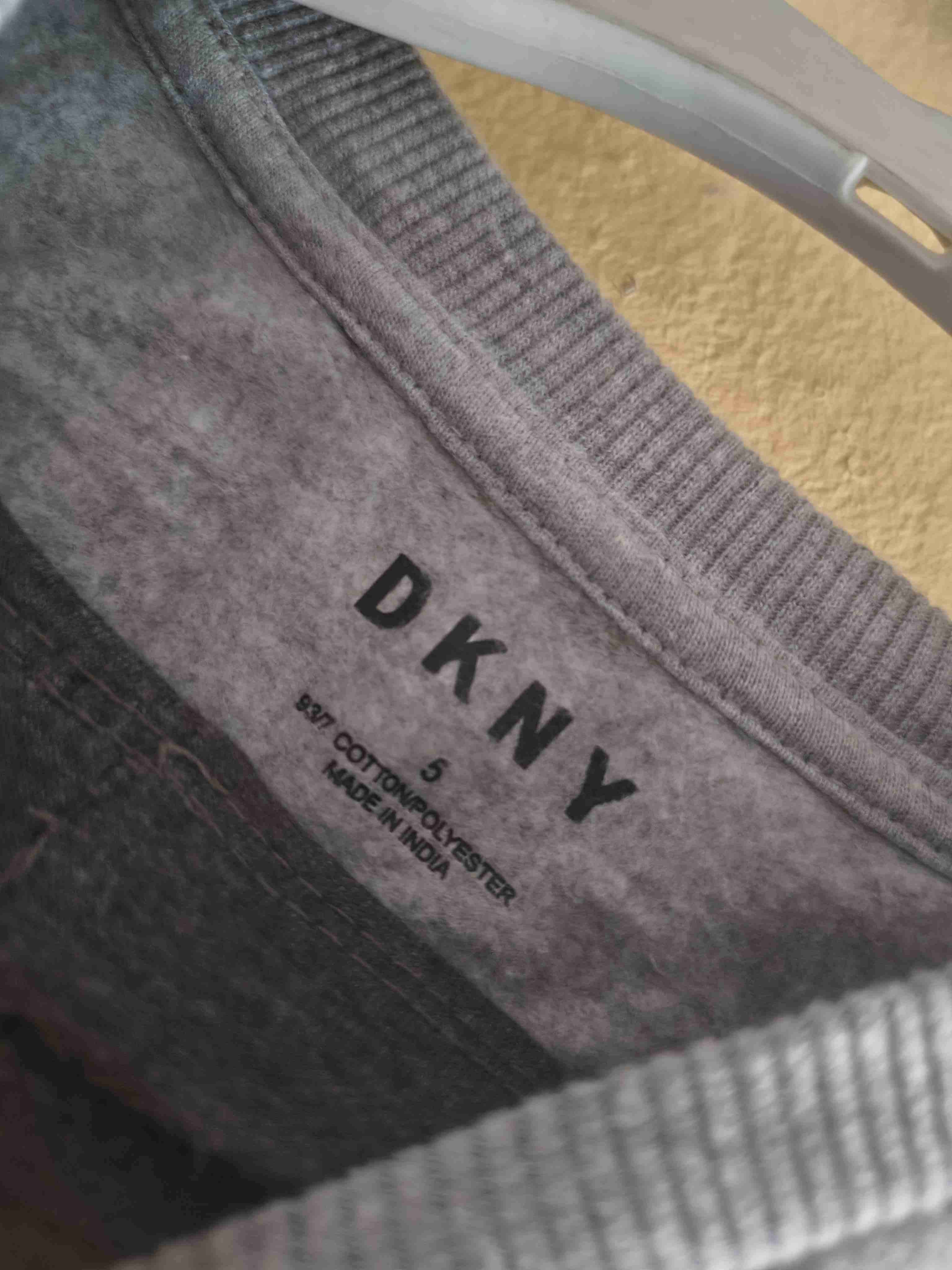 Conjunto polera y calzas DKNY gris - miniatura 2