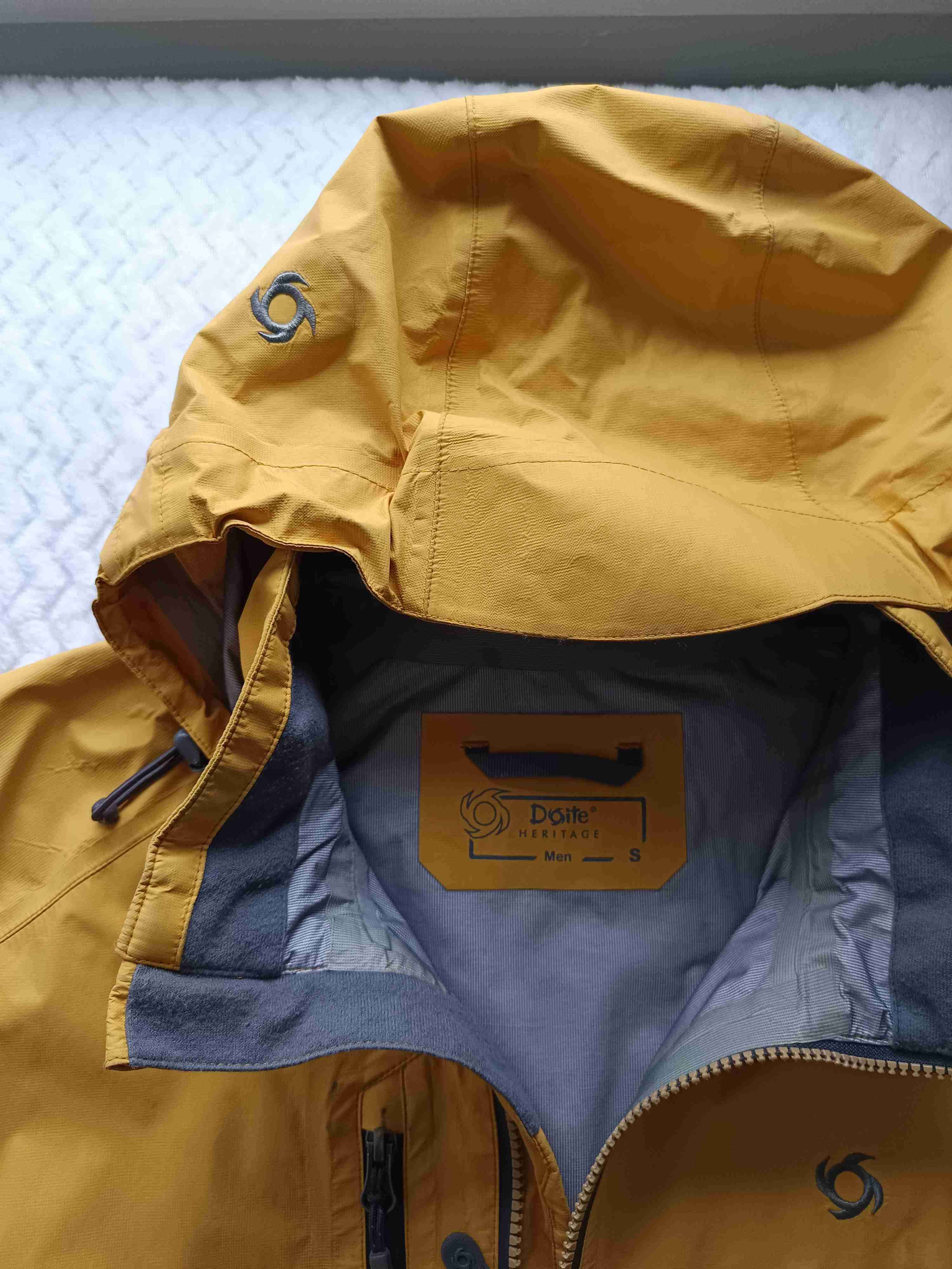 Chaqueta Doite 100% impermeable amarilla con gorro - miniatura 4