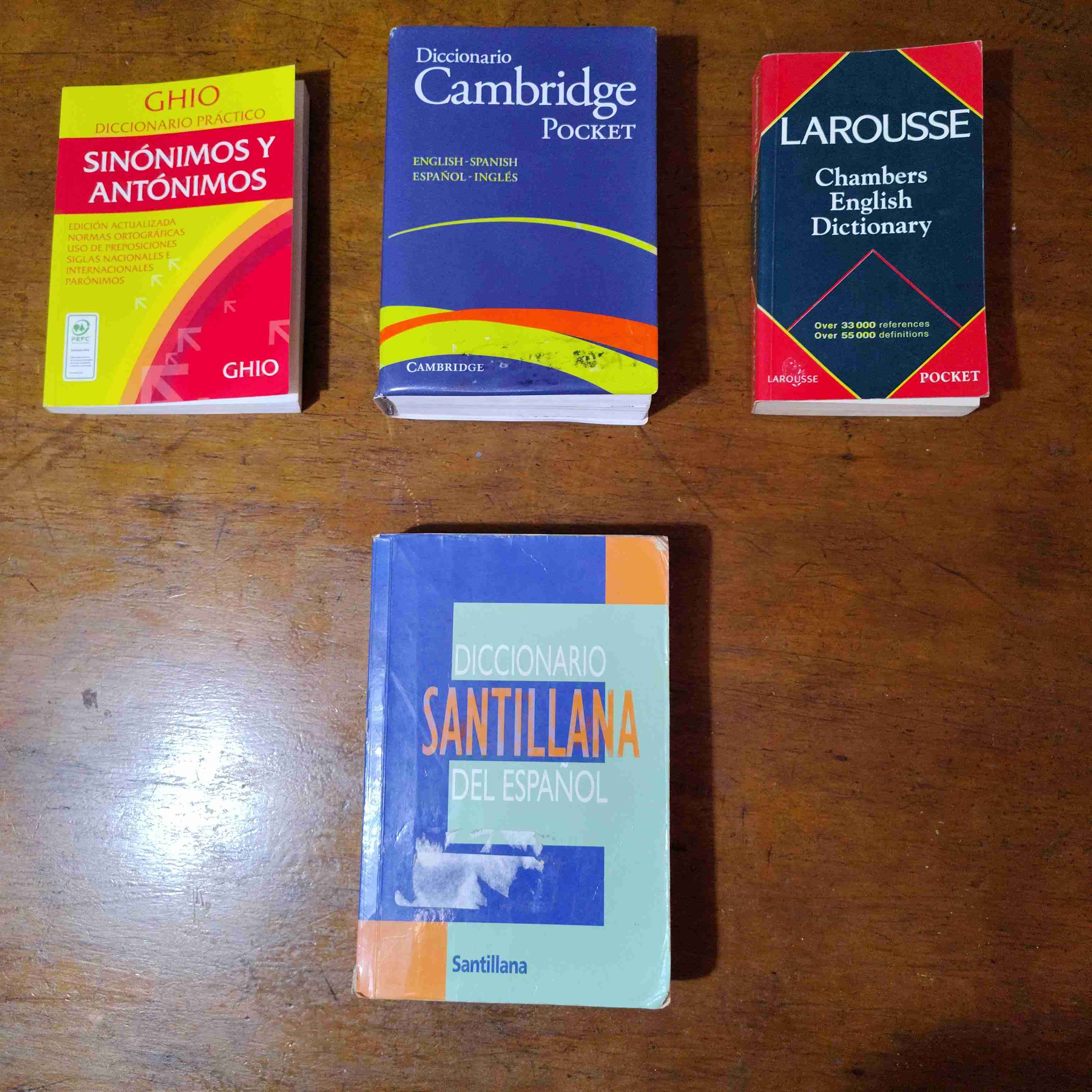 Conjunto de 4 diccionarios variados