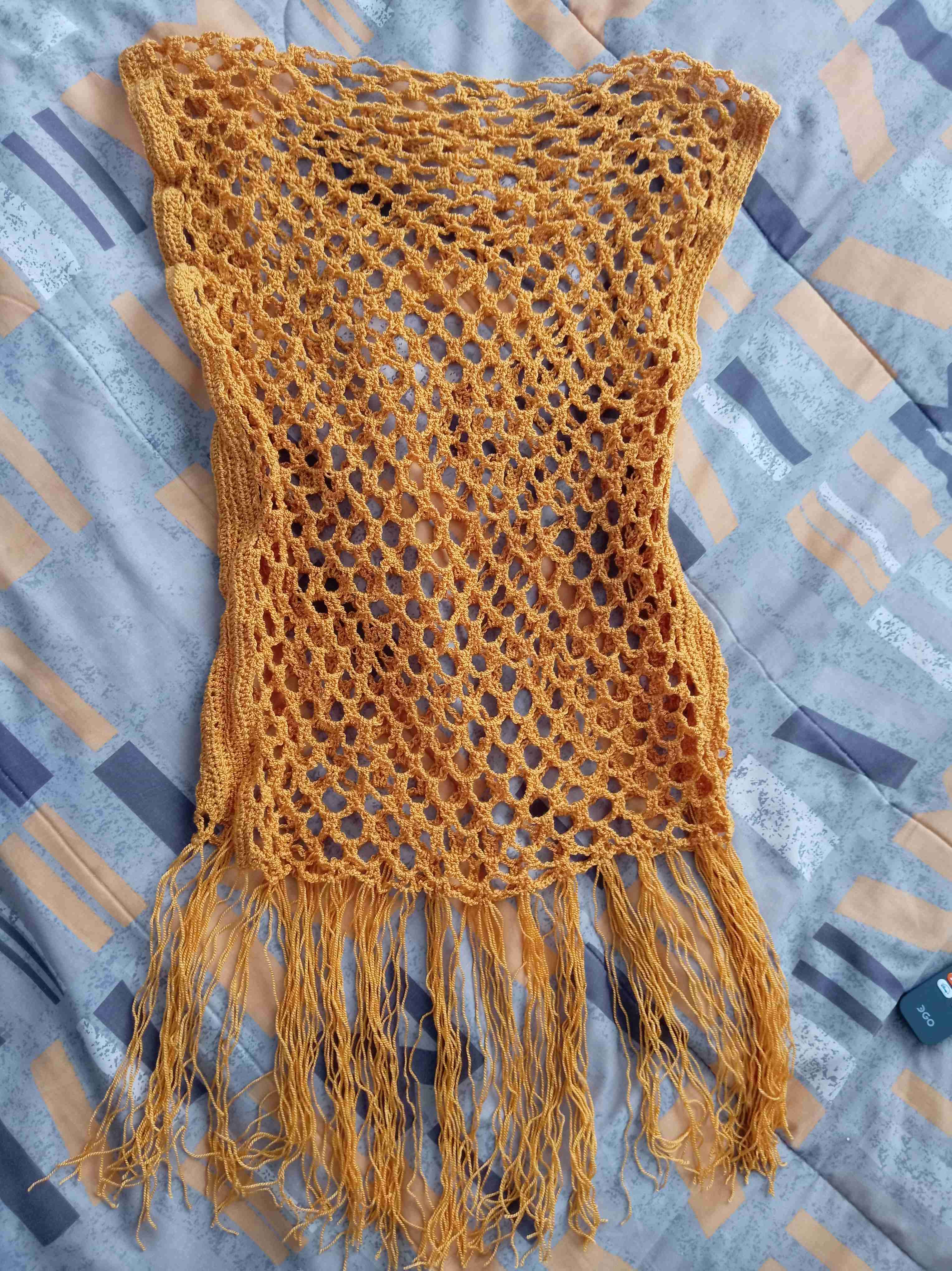 Chaleco tejido a crochet amarillo - miniatura 2