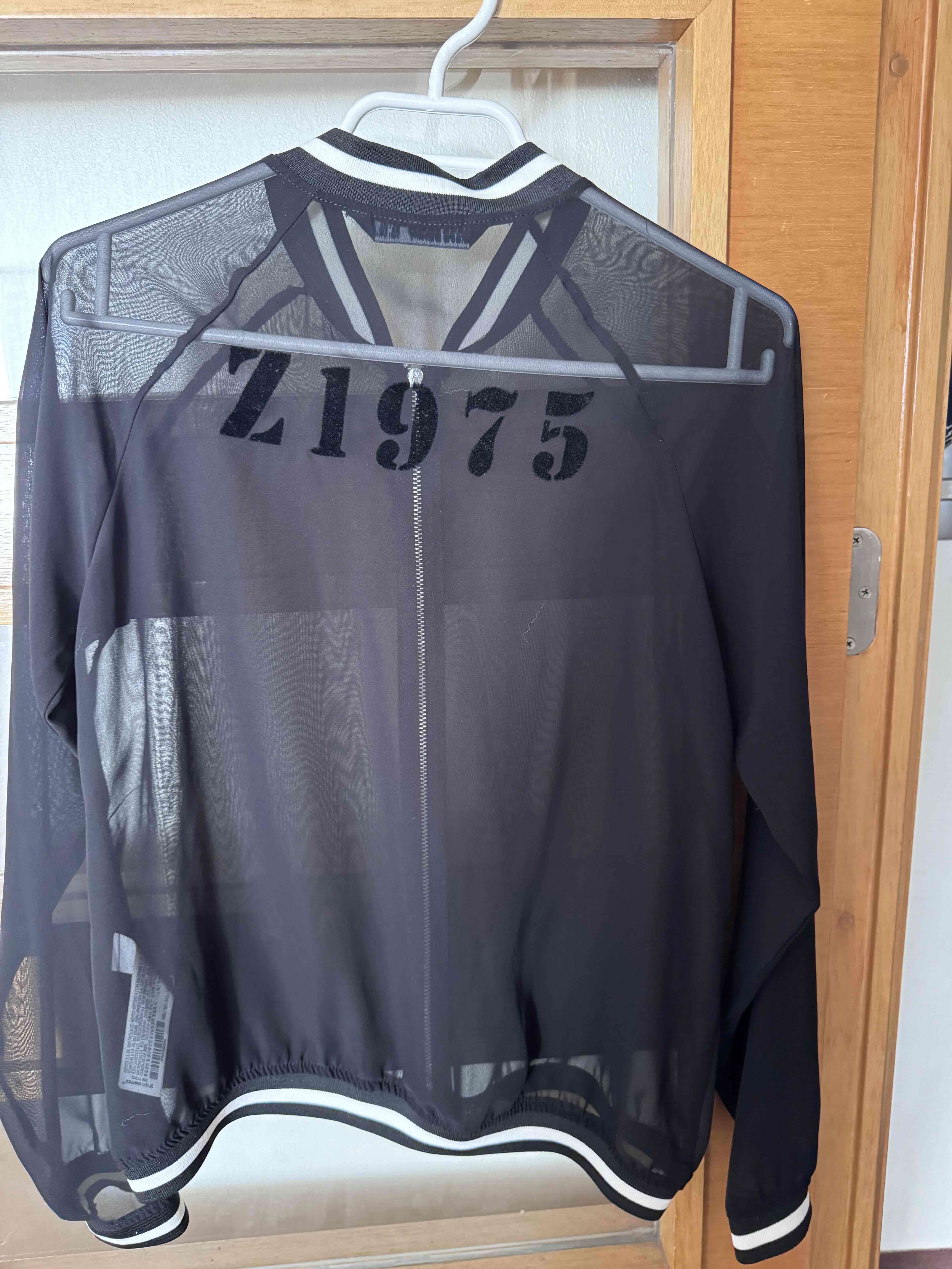 Chaqueta negra transparente - miniatura 2