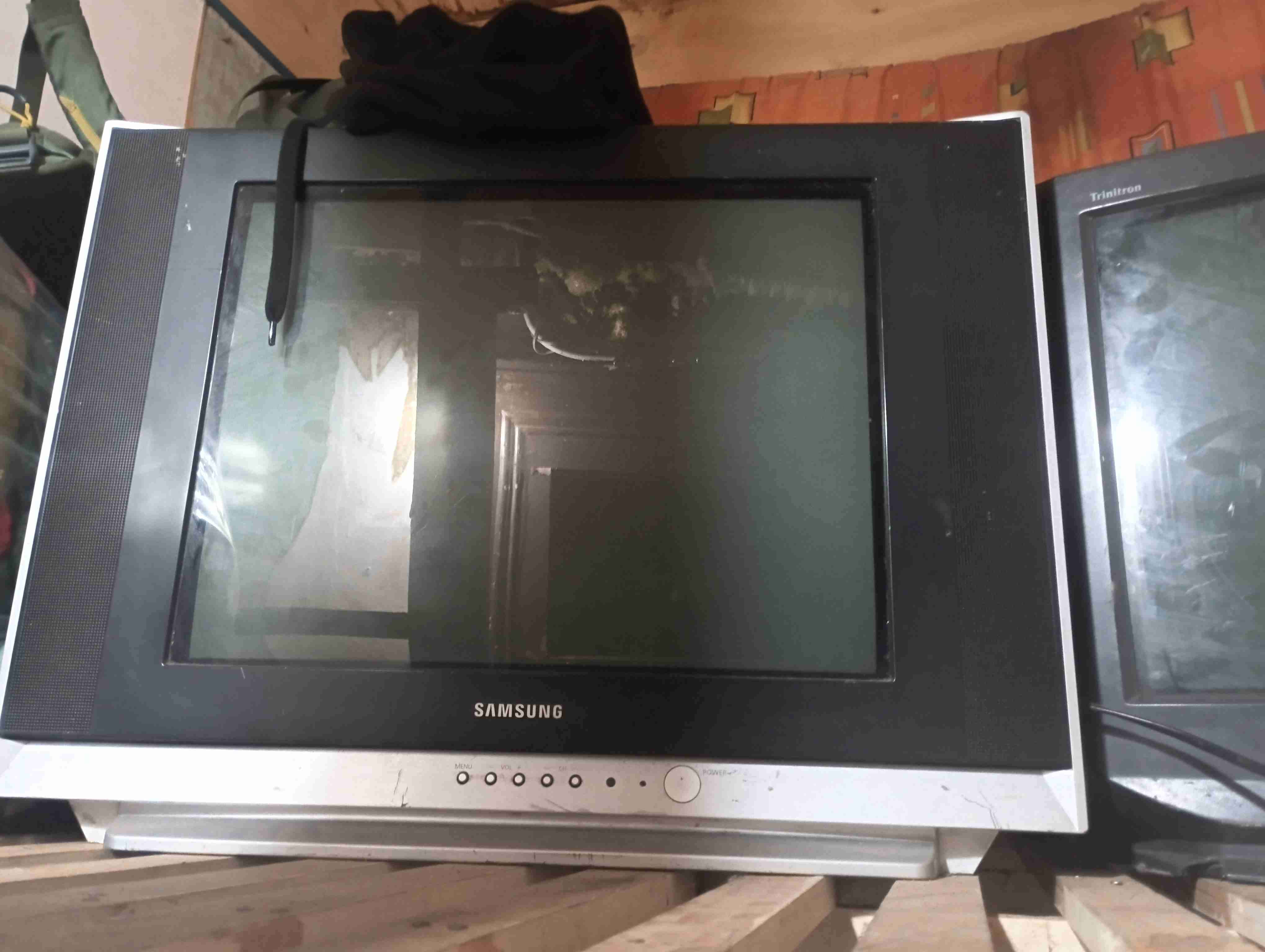 Televisor Sony Trinitron CRT - miniatura 2