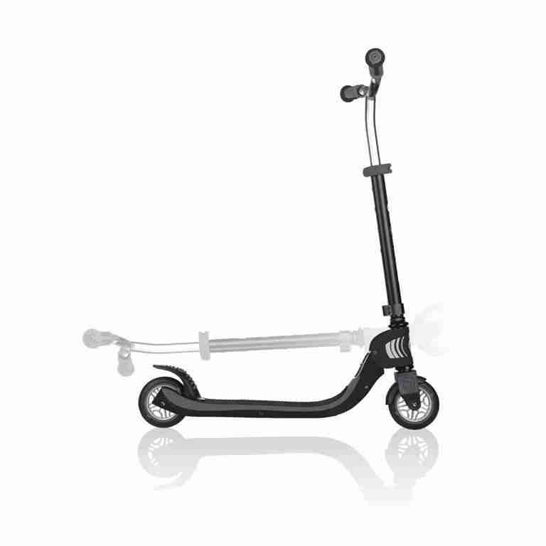scooter plegable negra marca globber - miniatura 2