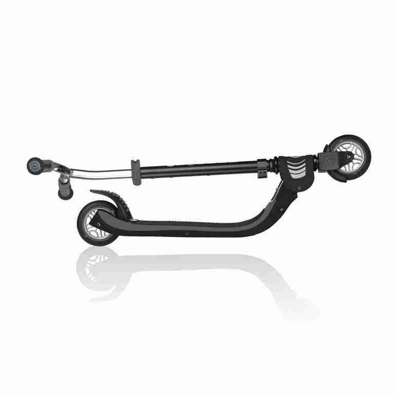 scooter plegable negra marca globber - miniatura 4