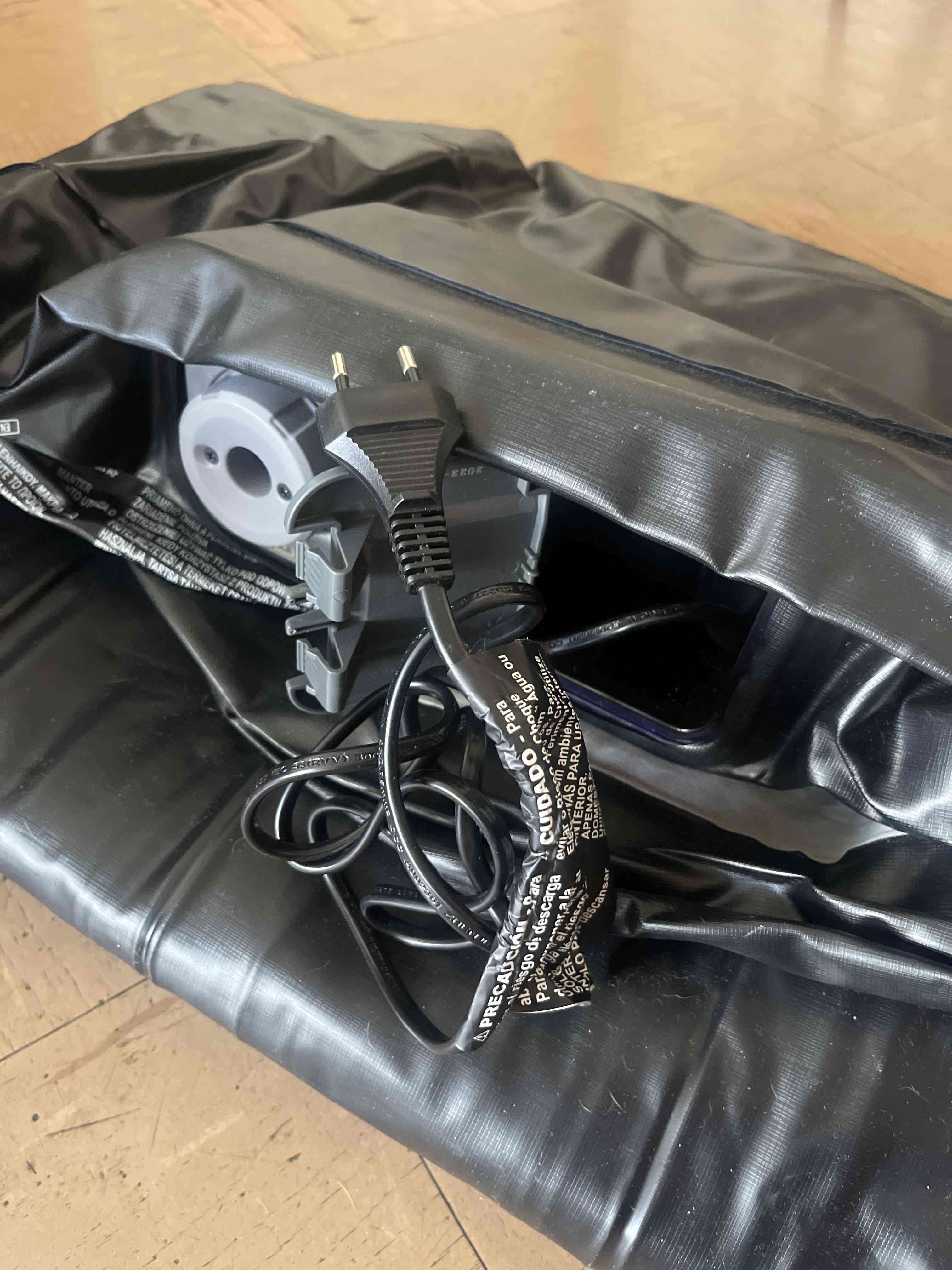 Colchón inflable doble negro - miniatura 5