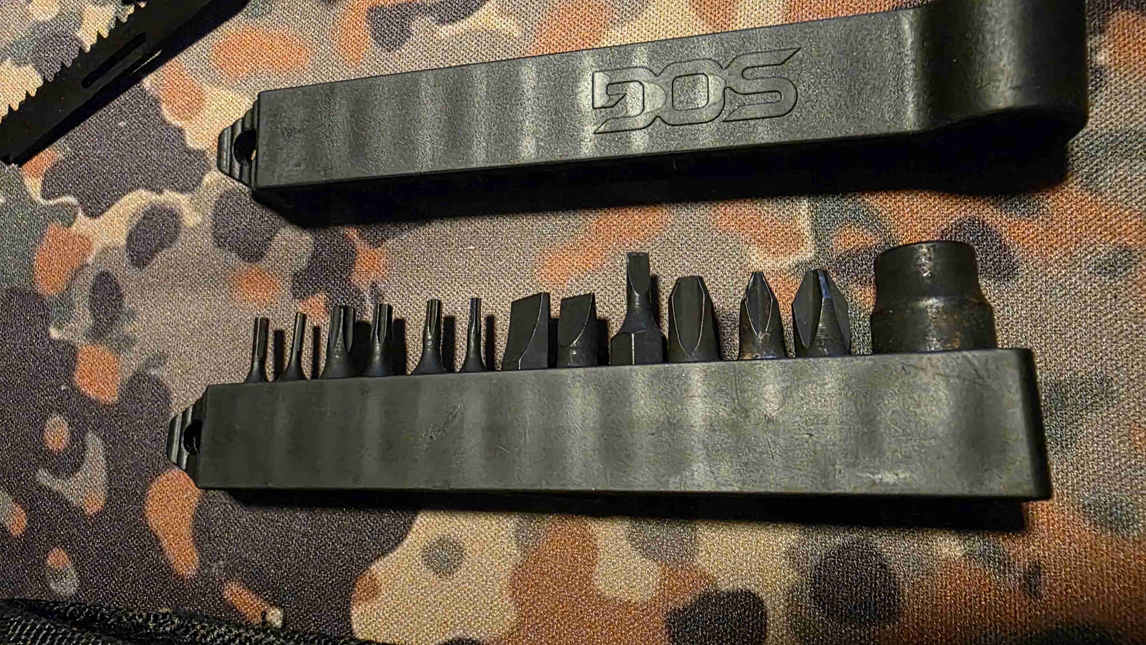 Herramienta multifunción SOG con funda - miniatura 4