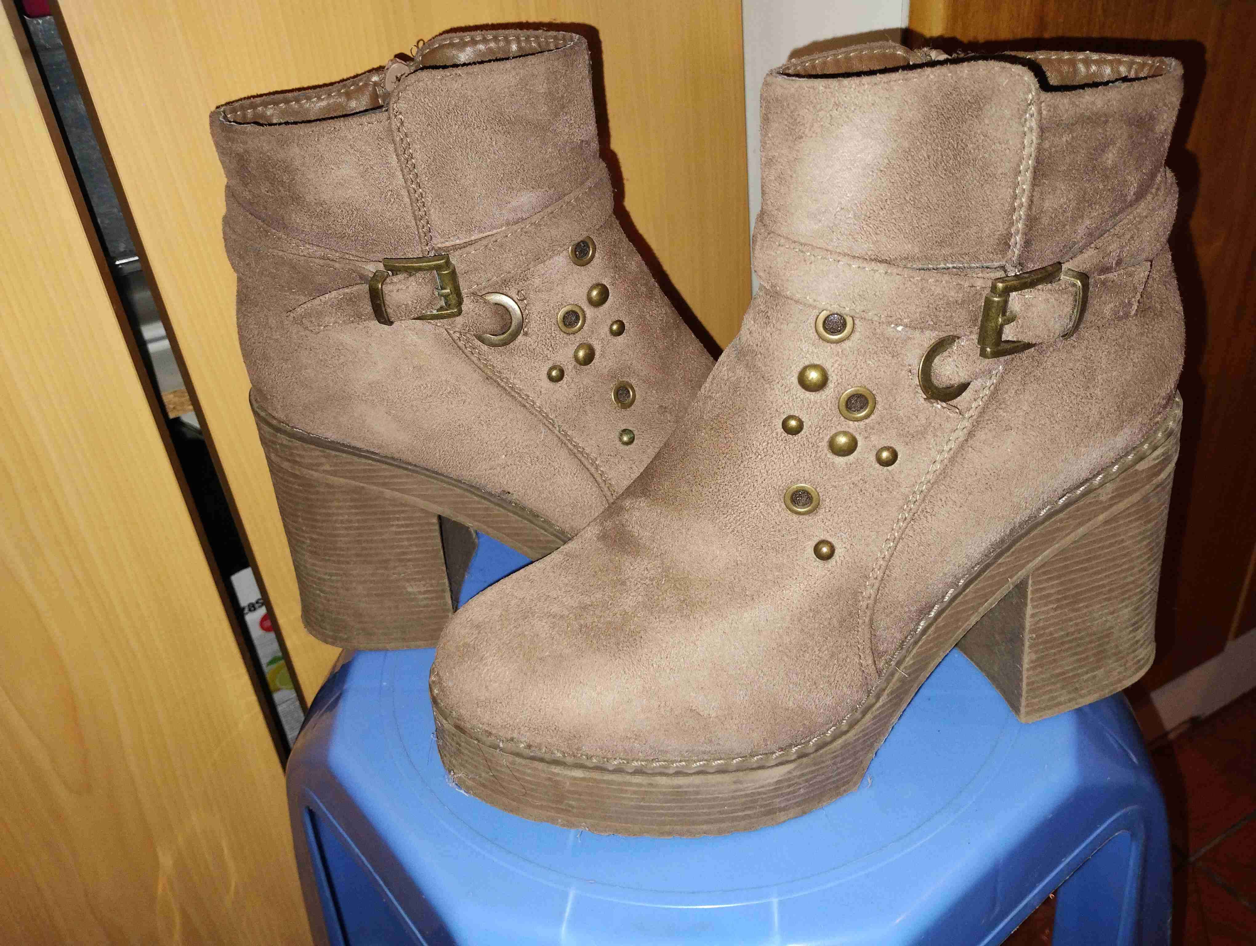 Botines de gamuza beige - miniatura 2