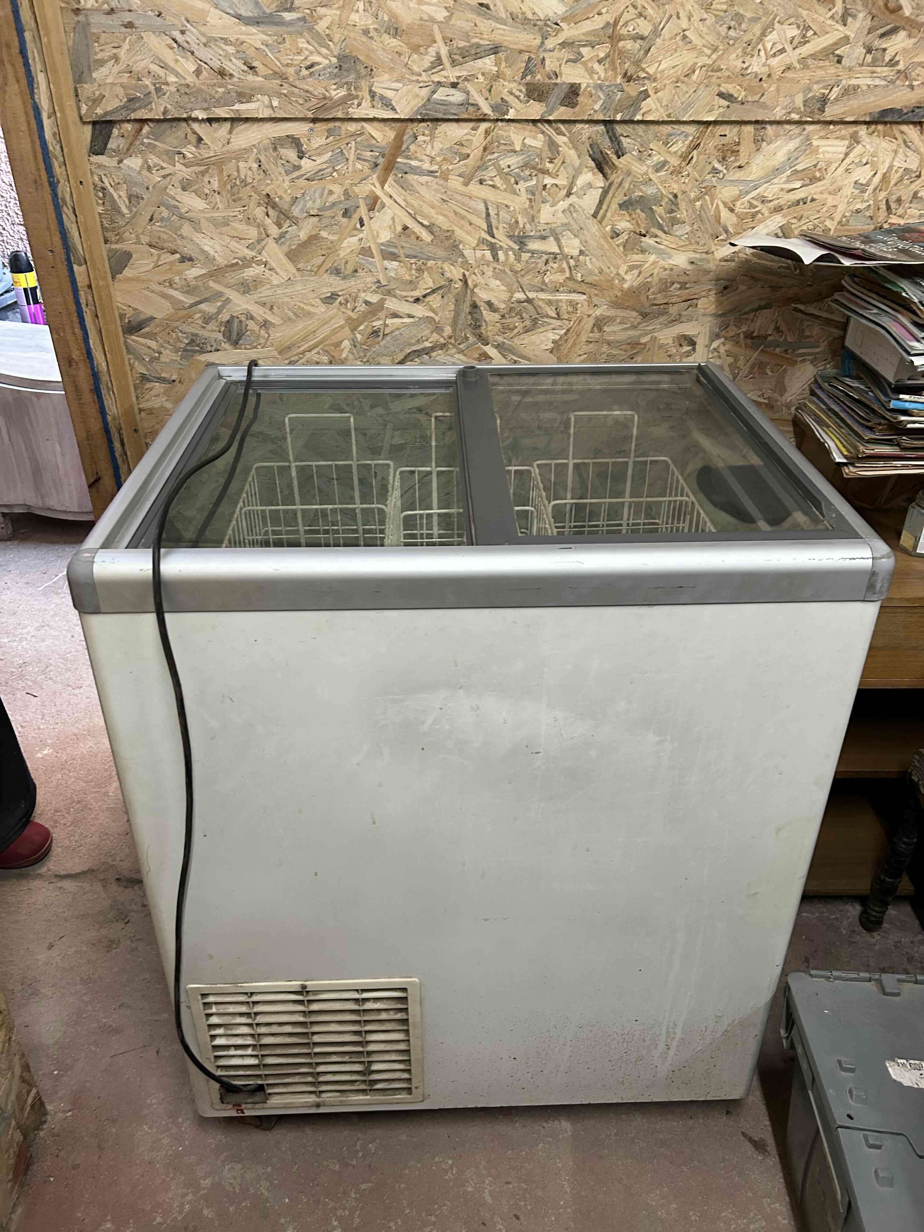 Congelador horizontal usado - miniatura 4