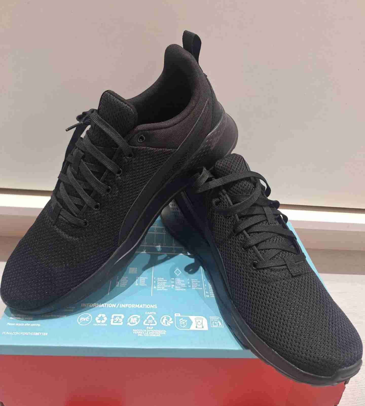 Zapatillas negras deportivas - miniatura 1