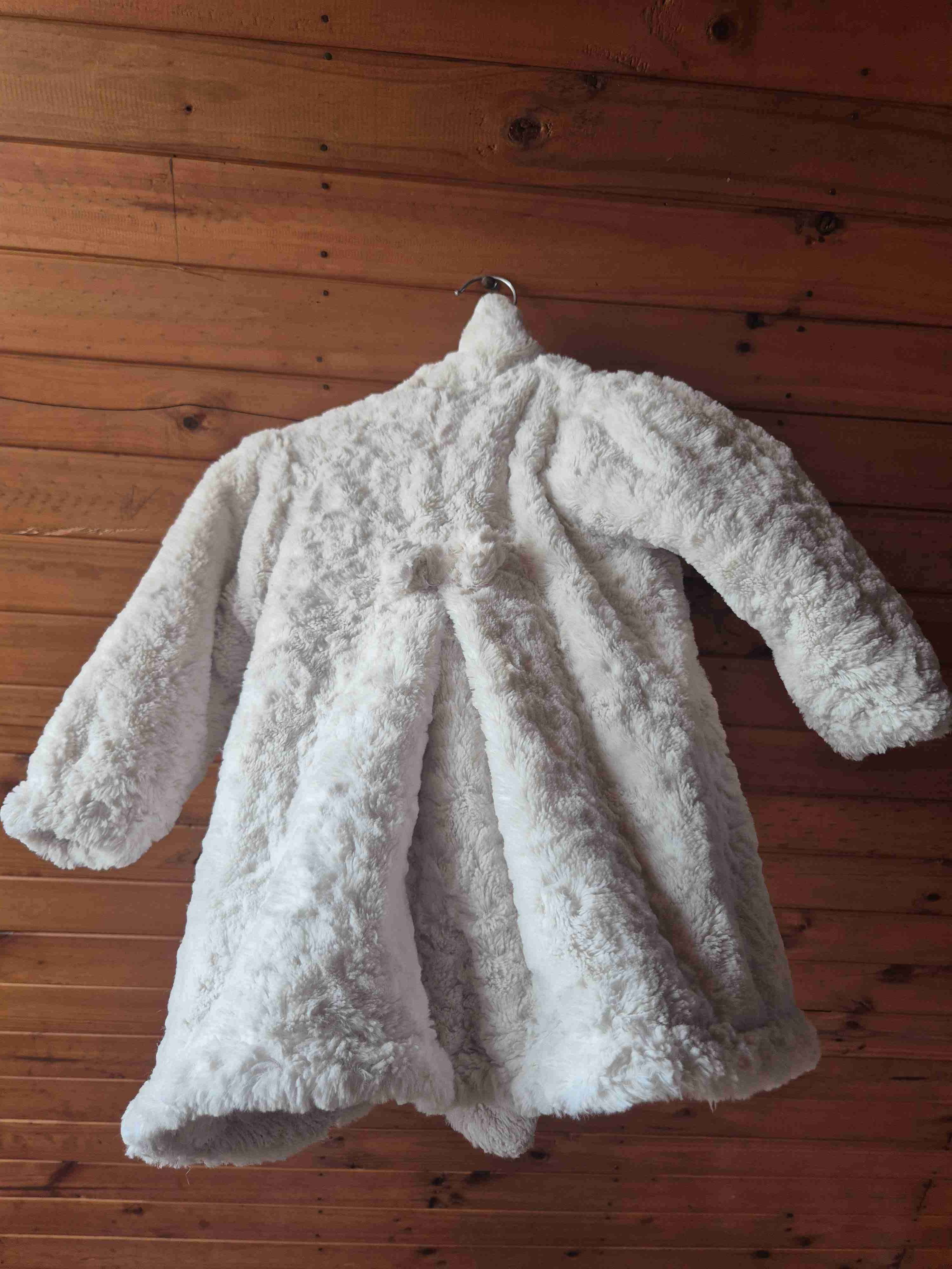Abrigo infantil de pelo blanco - miniatura 3