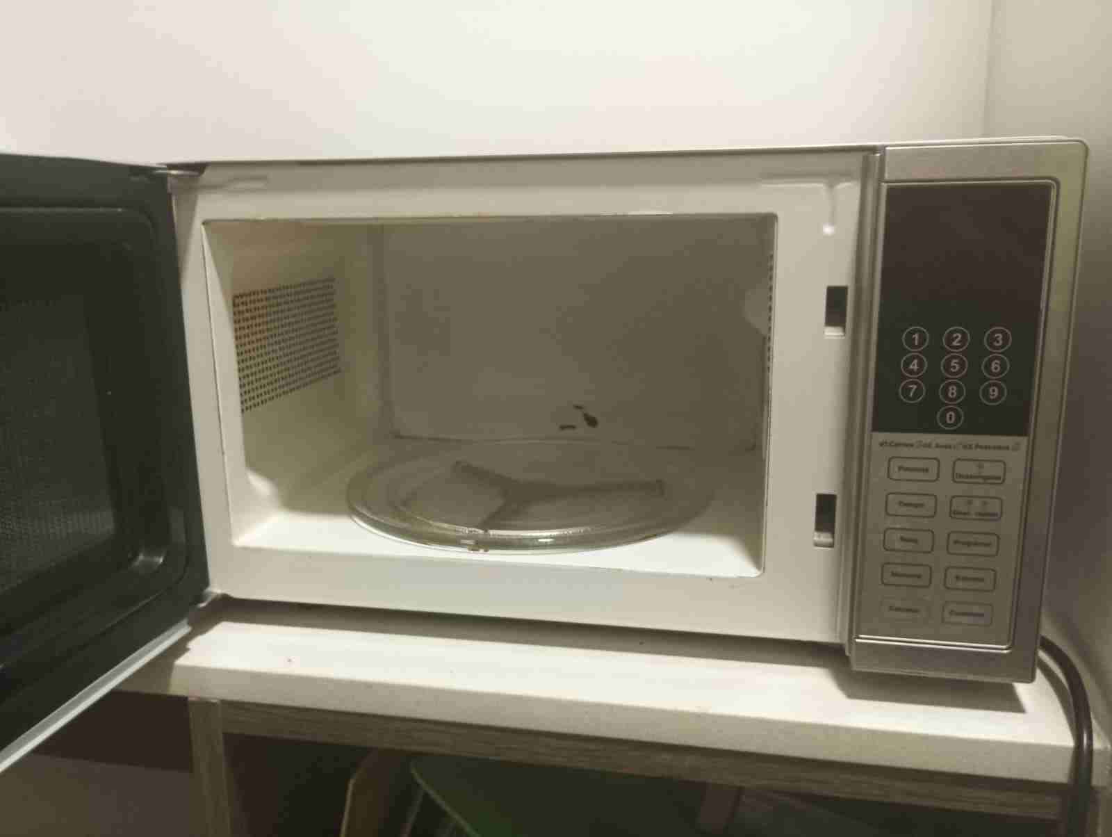 Microondas plateado usado - miniatura 3