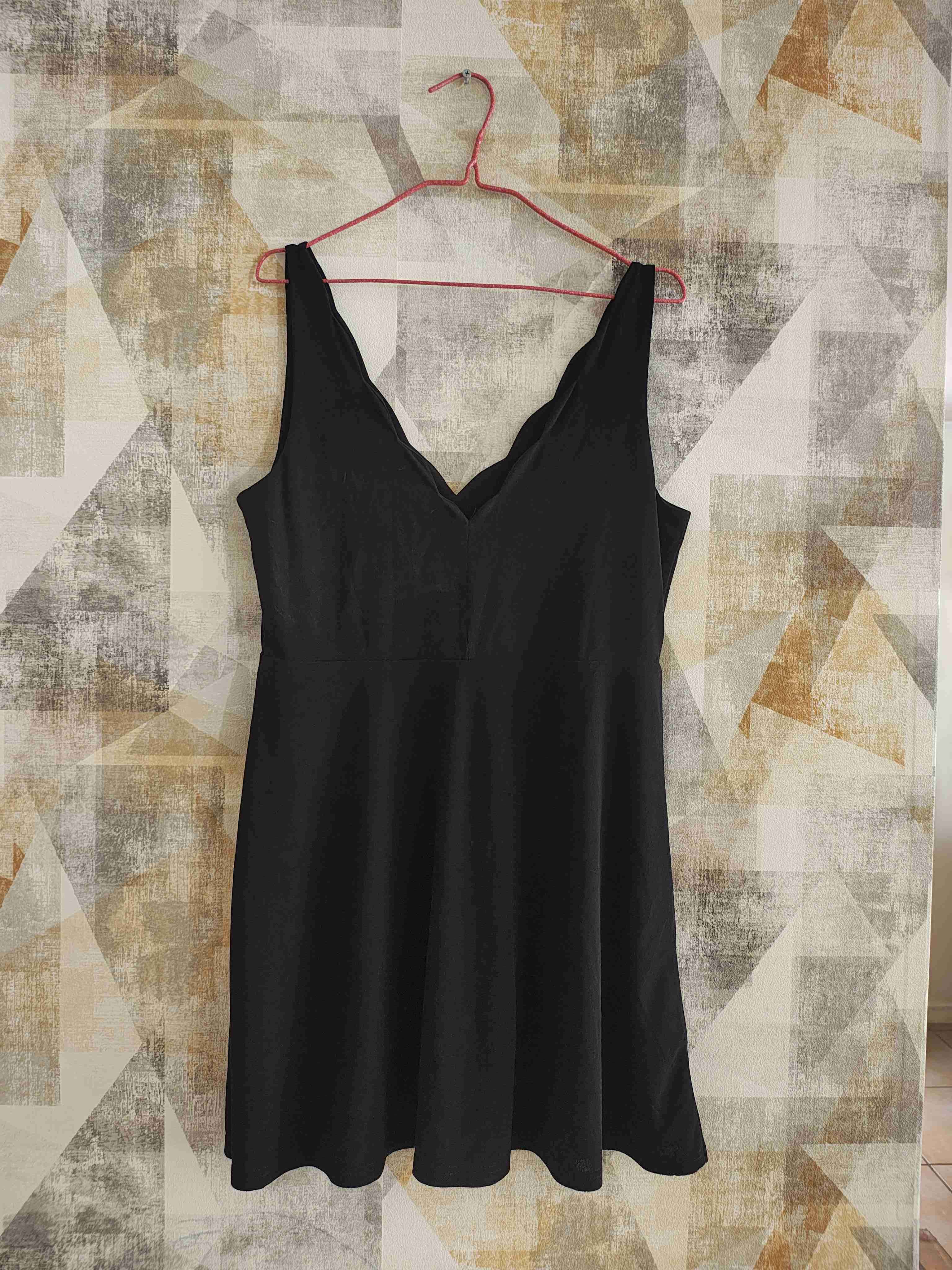 Vestido negro sin mangas - miniatura 1