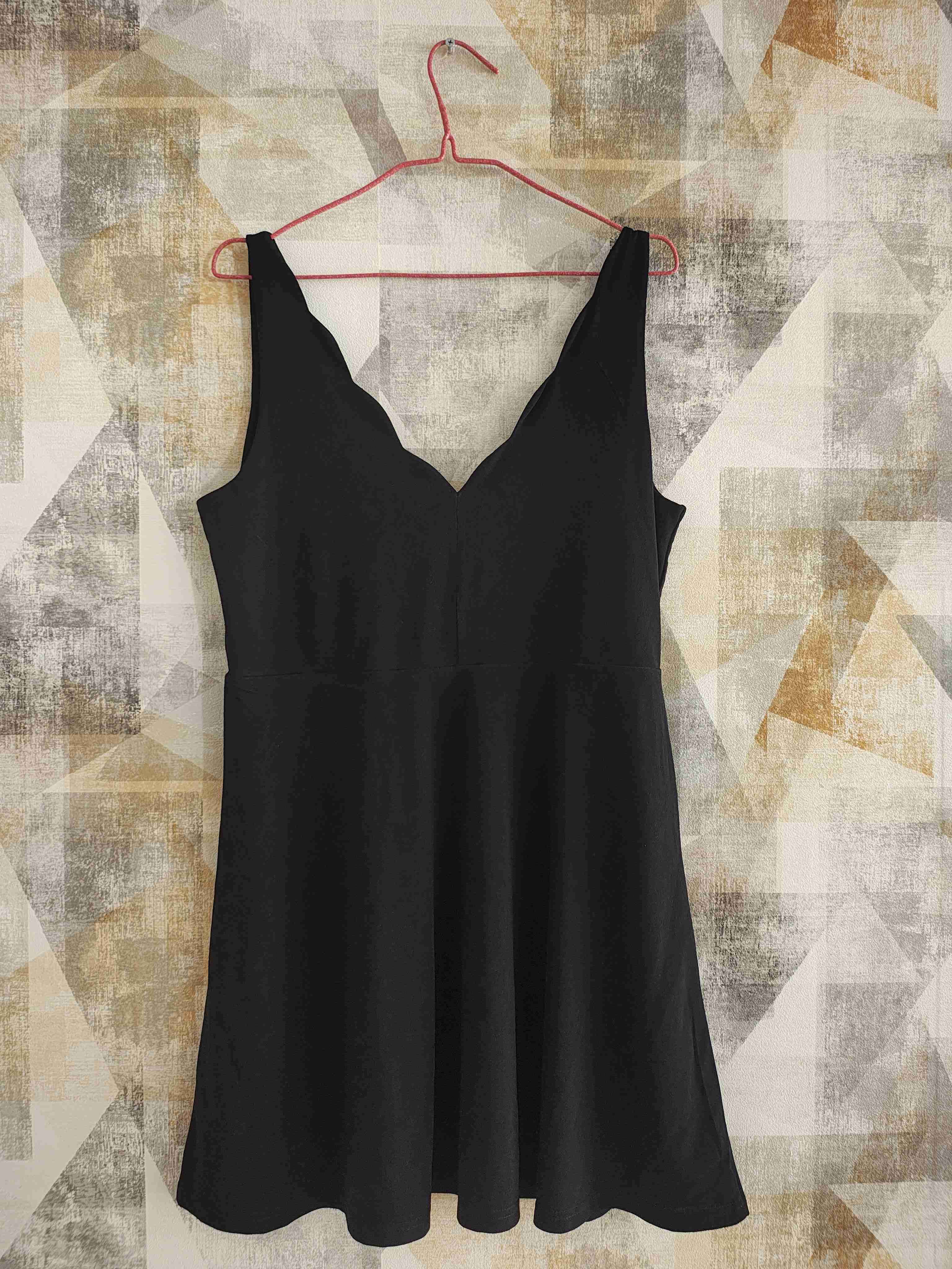 Vestido negro sin mangas - miniatura 2