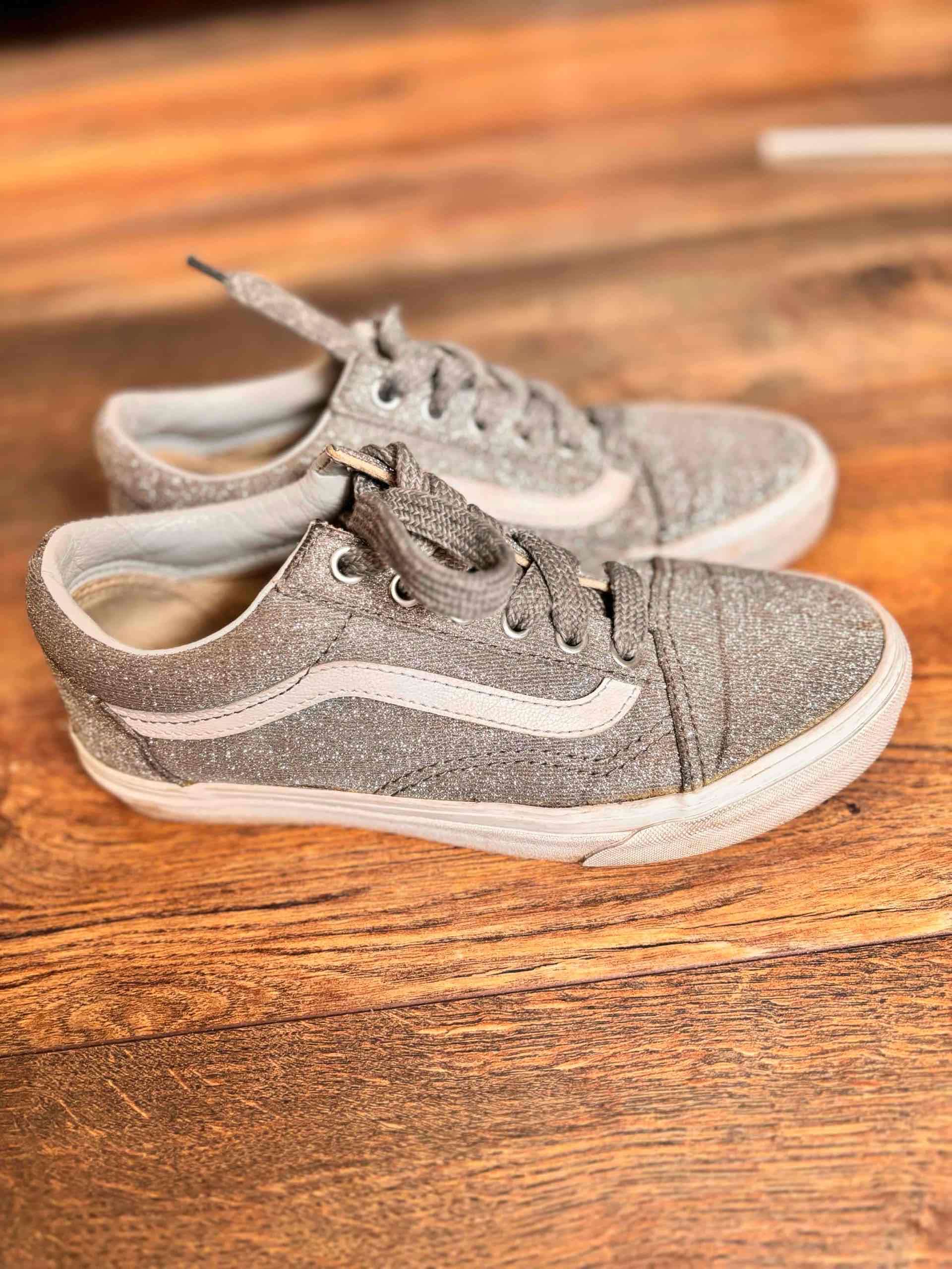 Zapatillas vans brillantes grises - miniatura 1