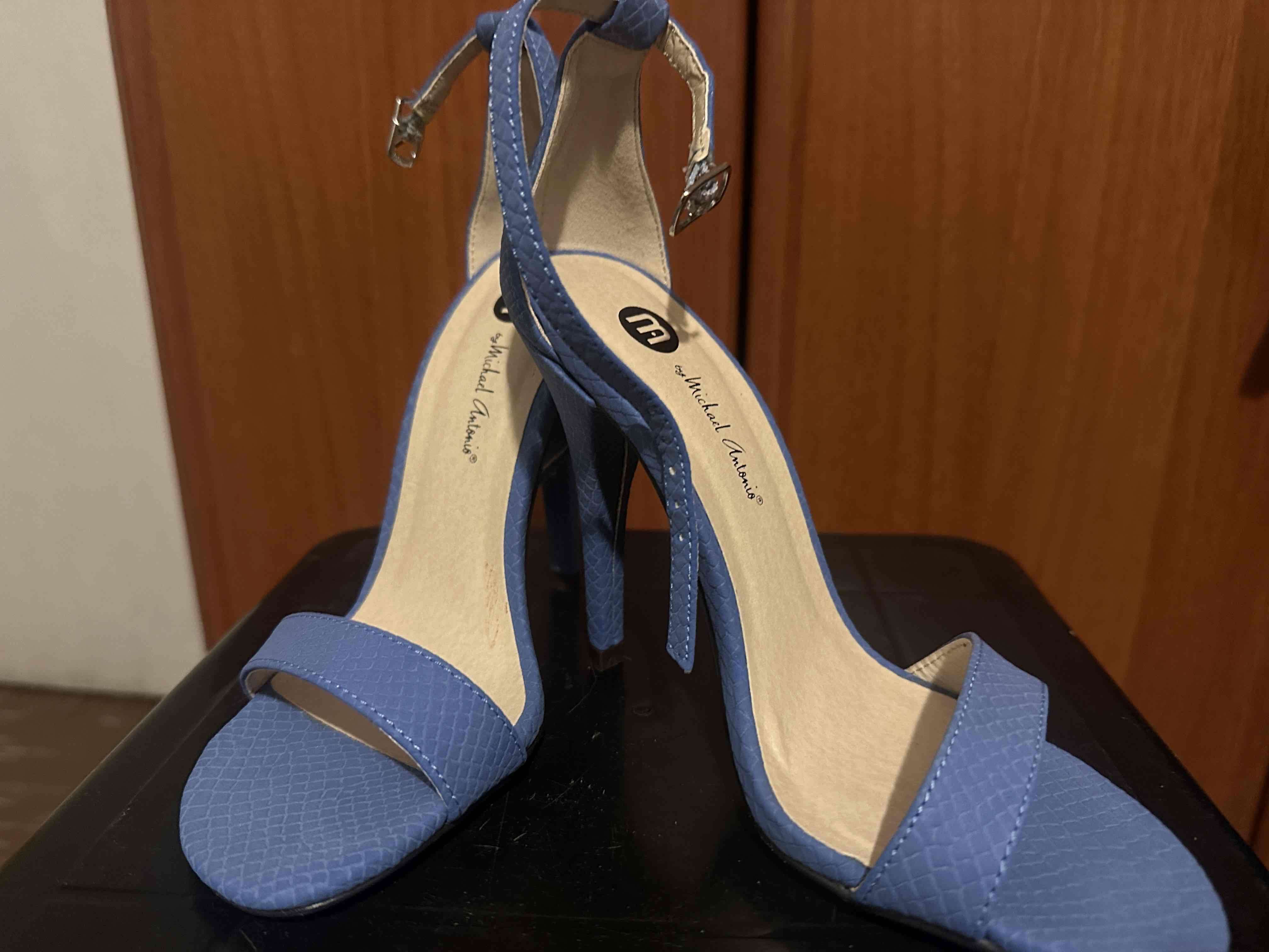 Tacones azules textura elegante - miniatura 1