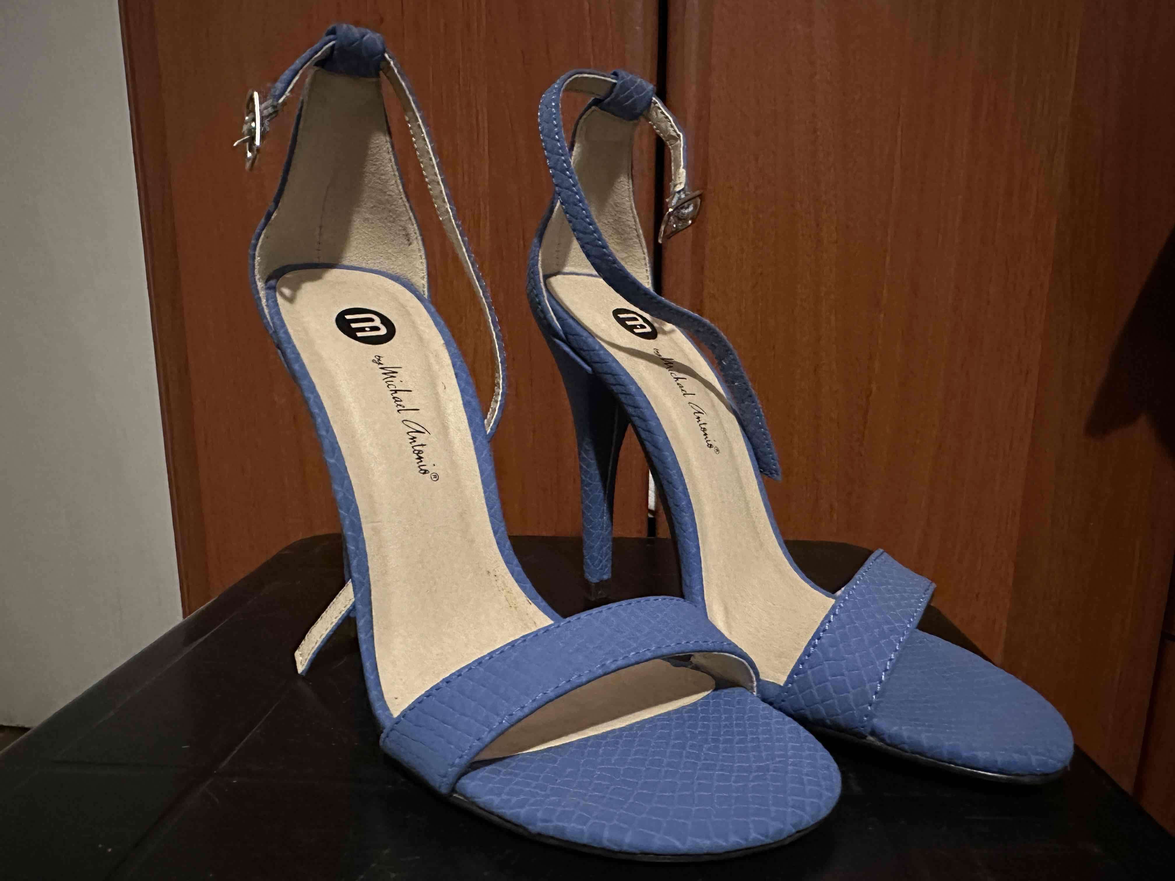 Tacones azules textura elegante - miniatura 2
