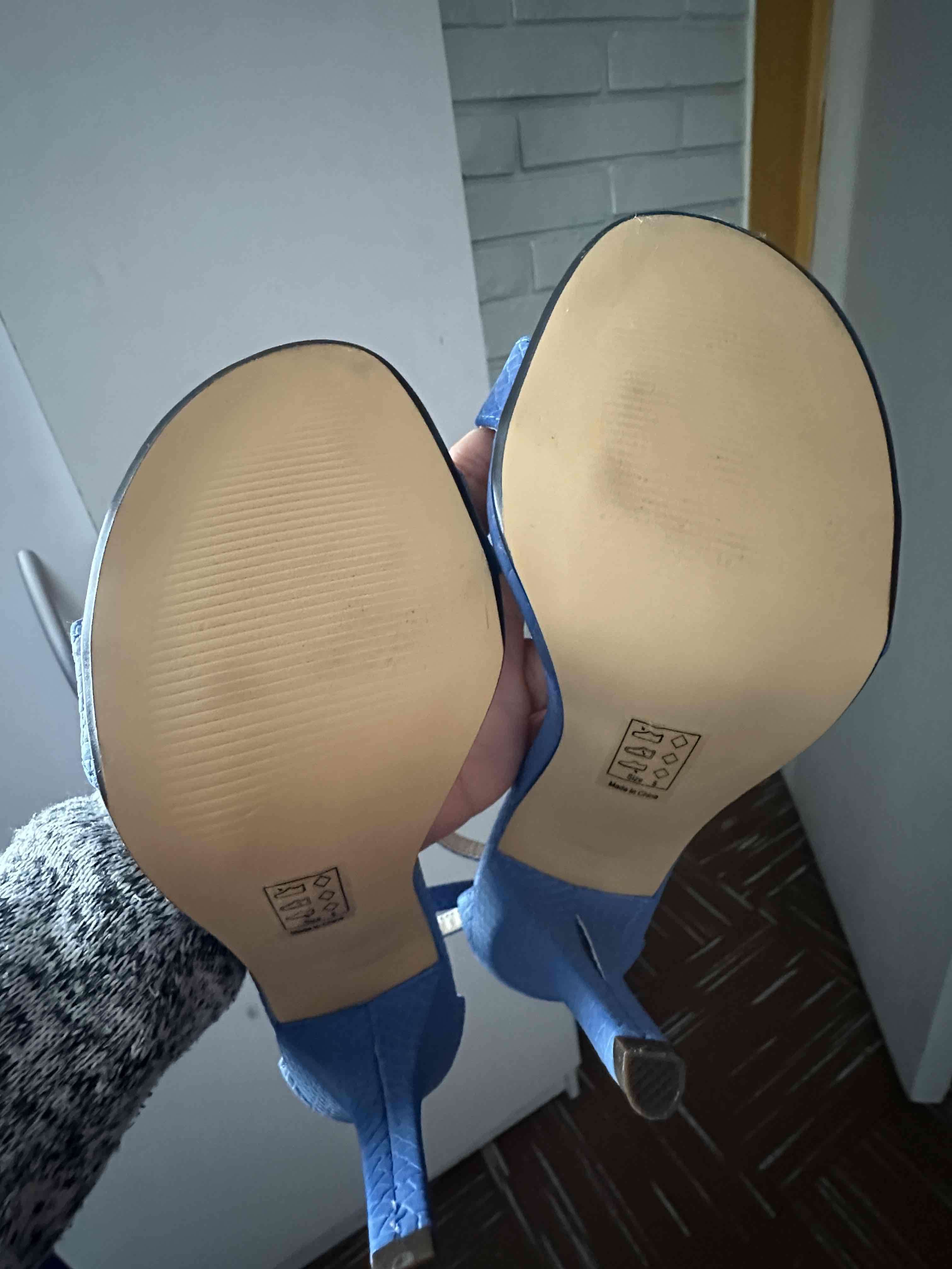 Tacones azules textura elegante - miniatura 3