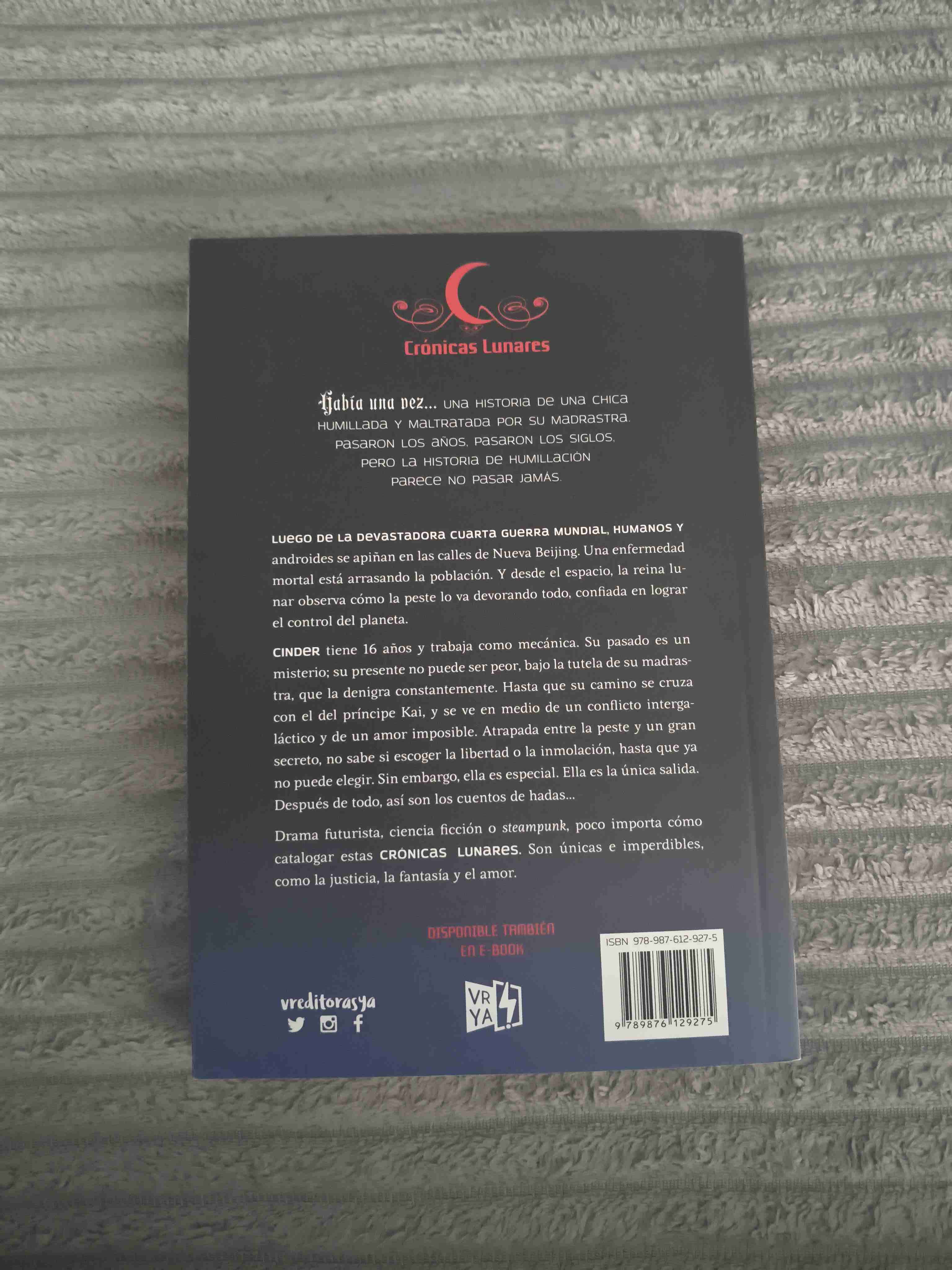 Libro Cinder Crónicas Lunares - miniatura 2