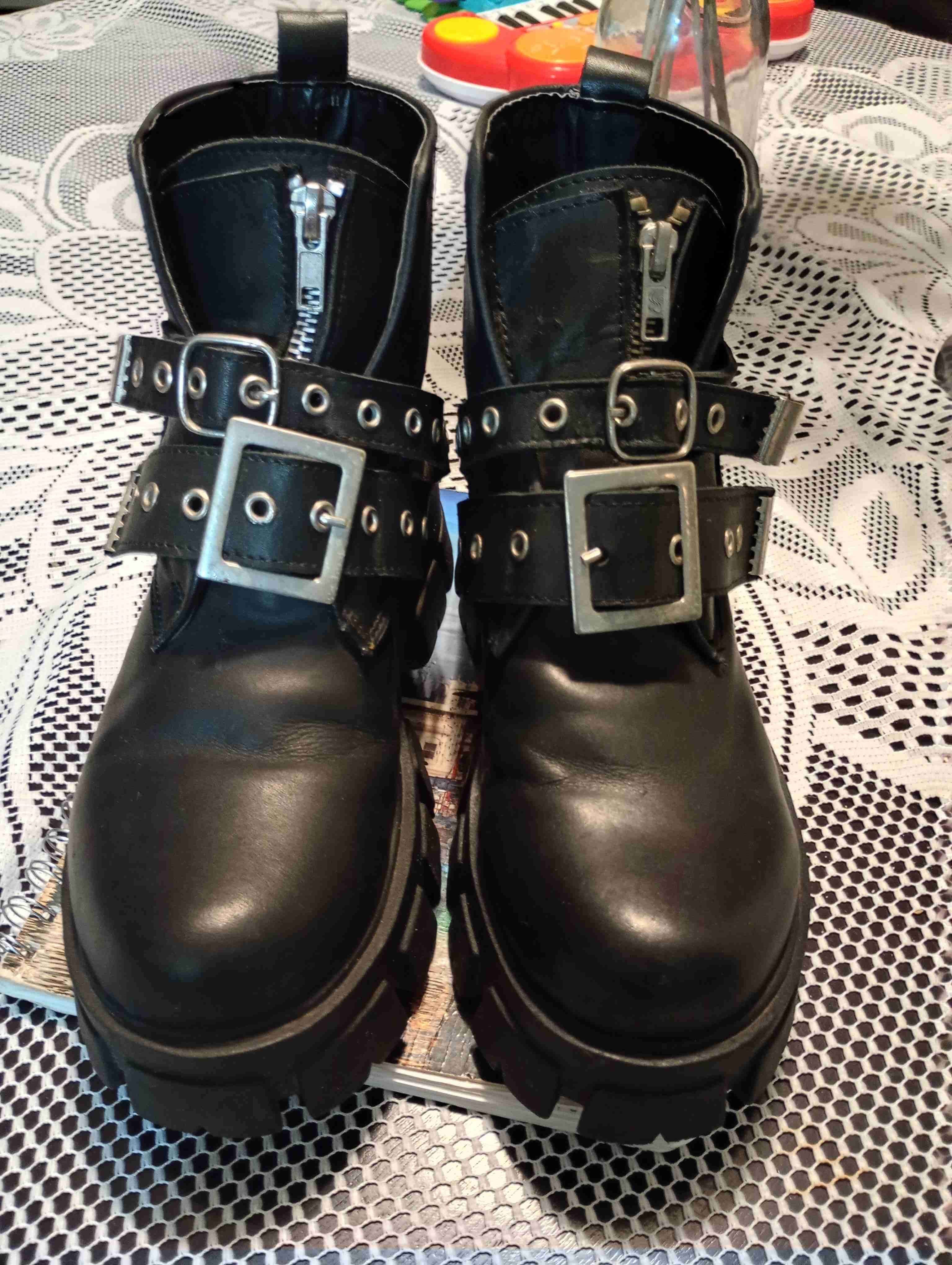 Botines negros con hebillas - miniatura 3