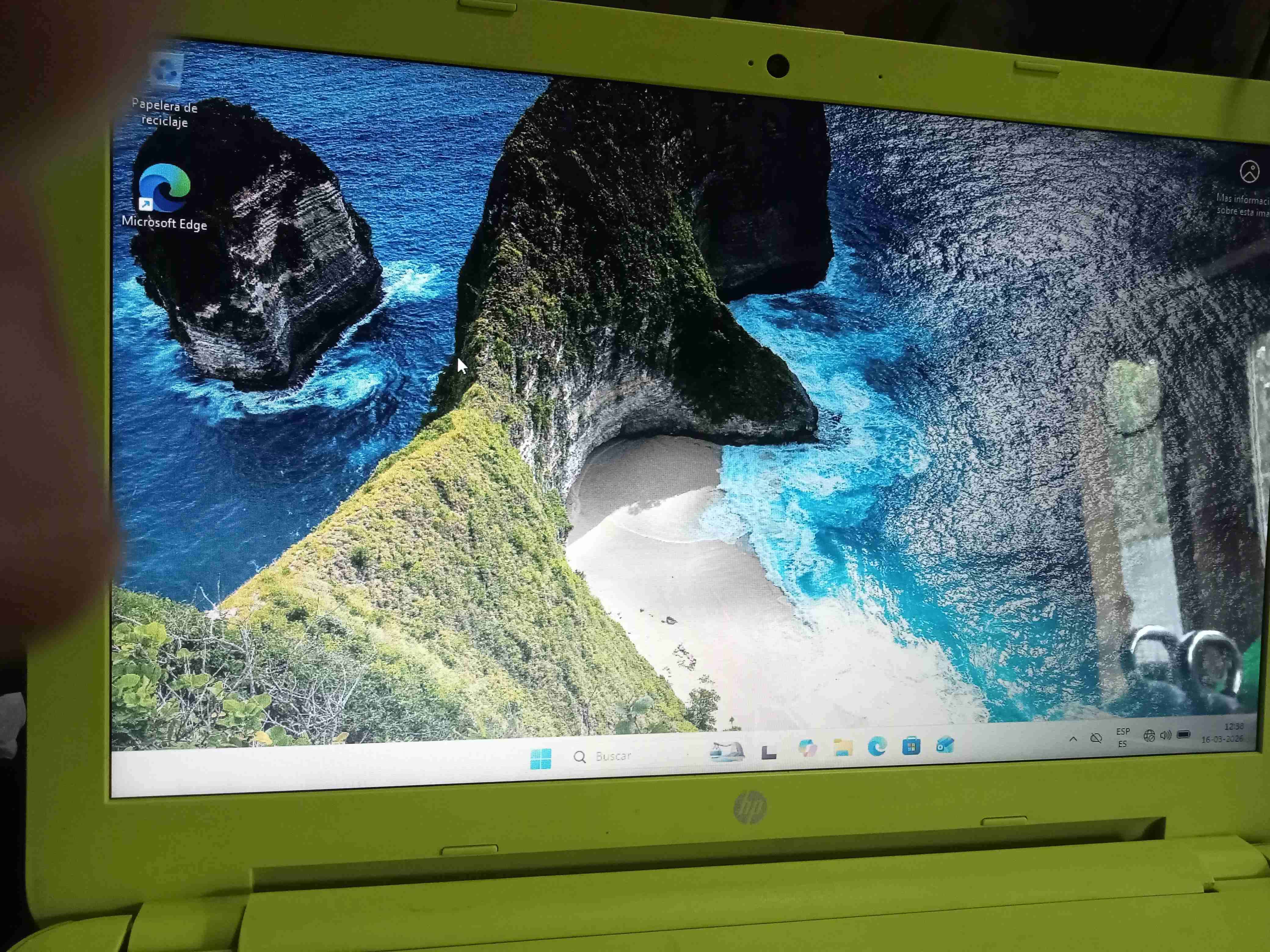 Notebook HP amarillo - miniatura 1